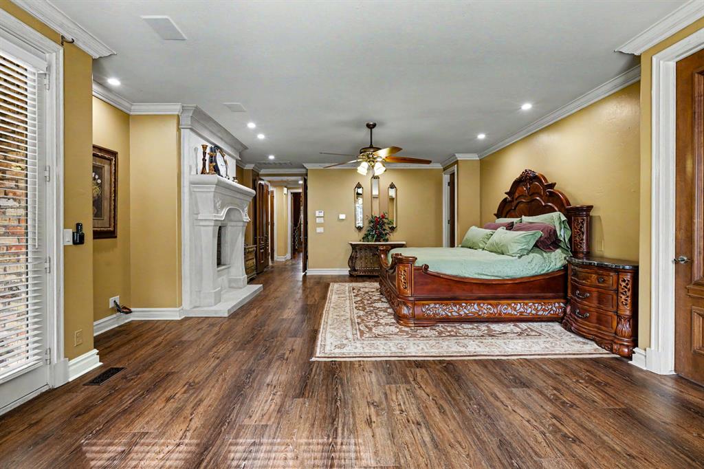 1645 Saratoga Way