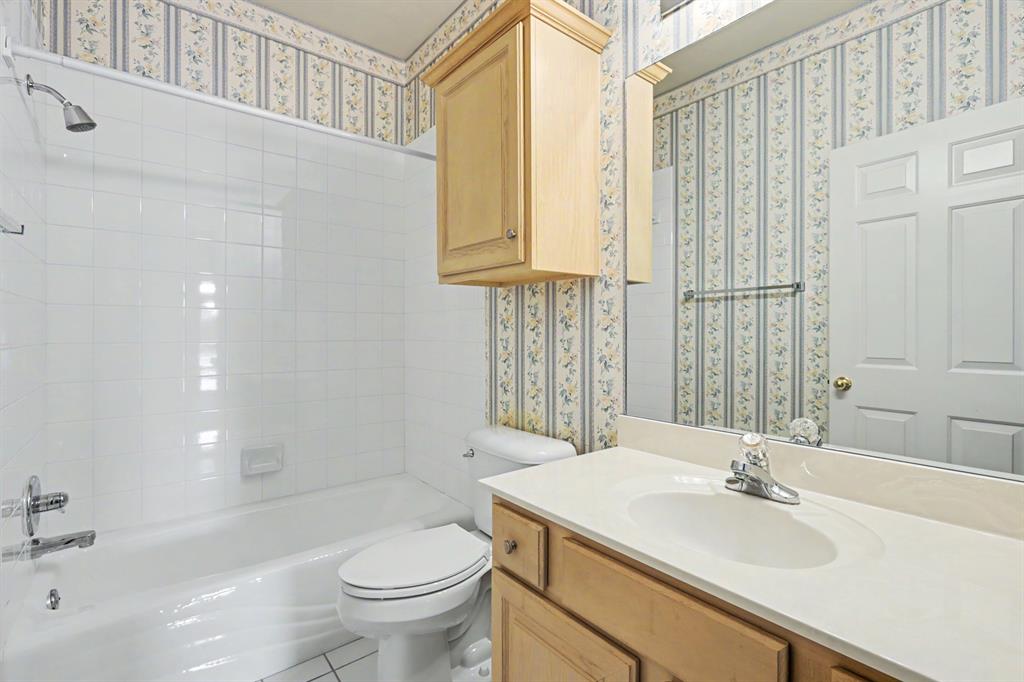 4613 NW 25th Place