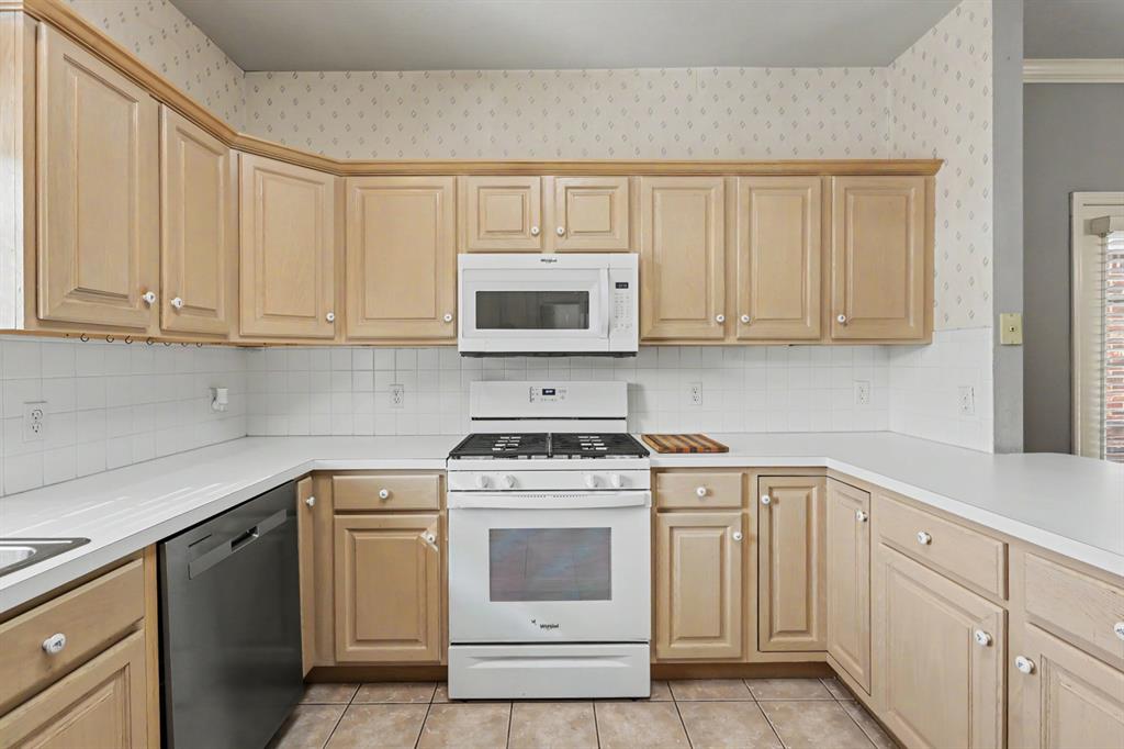 4613 NW 25th Place