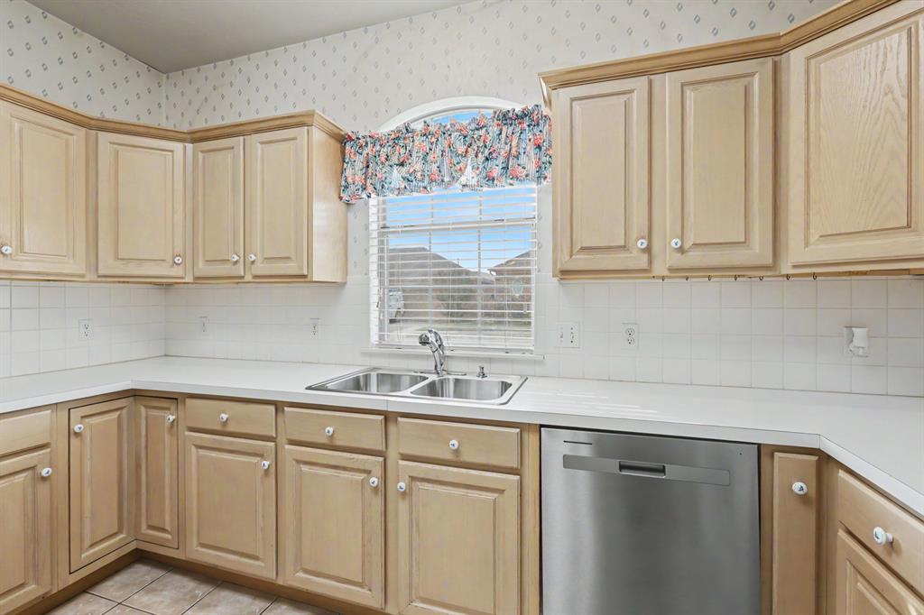 4613 NW 25th Place