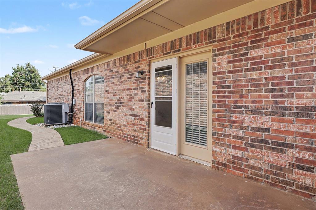4613 NW 25th Place