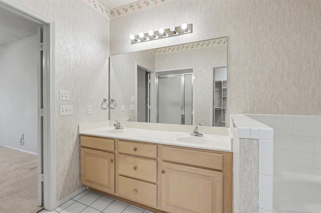 4613 NW 25th Place