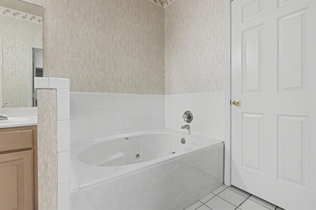 4613 NW 25th Place