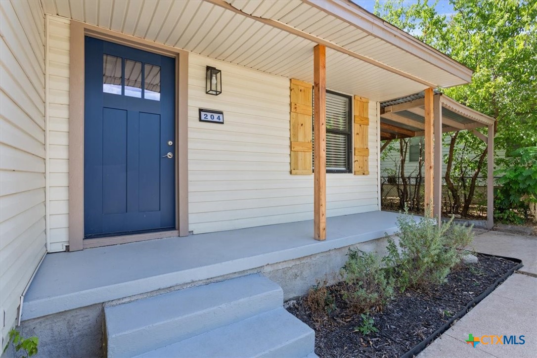 204 E Fowler Avenue