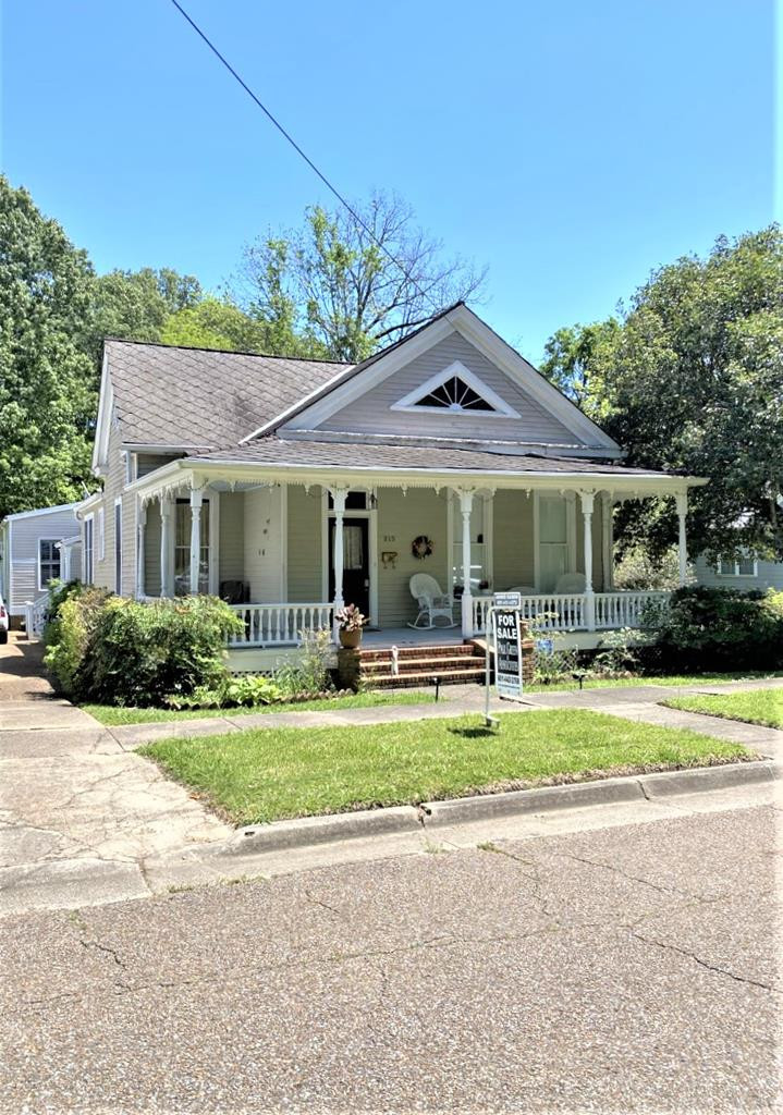 215 St. Charles Avenue