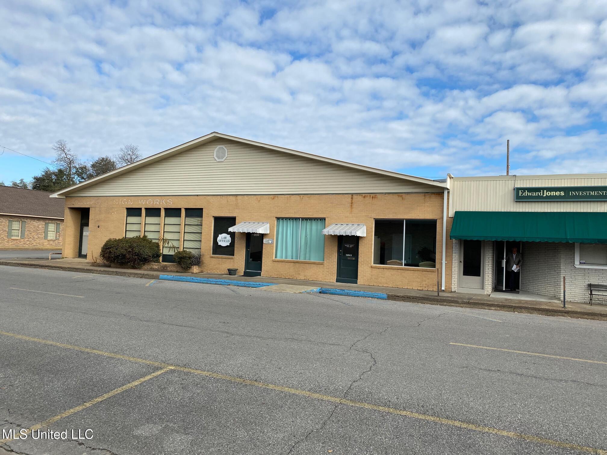 309 Texas Street, 3