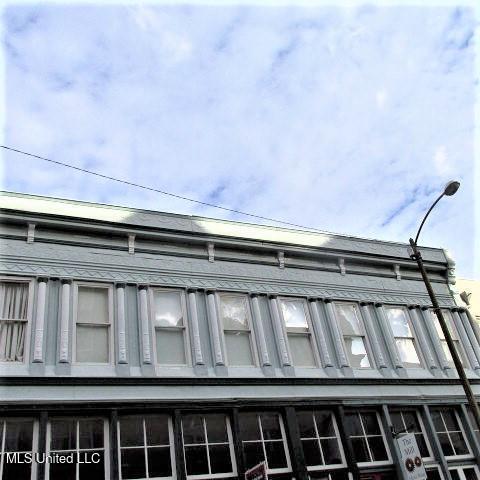 105 N Pearl Street, B