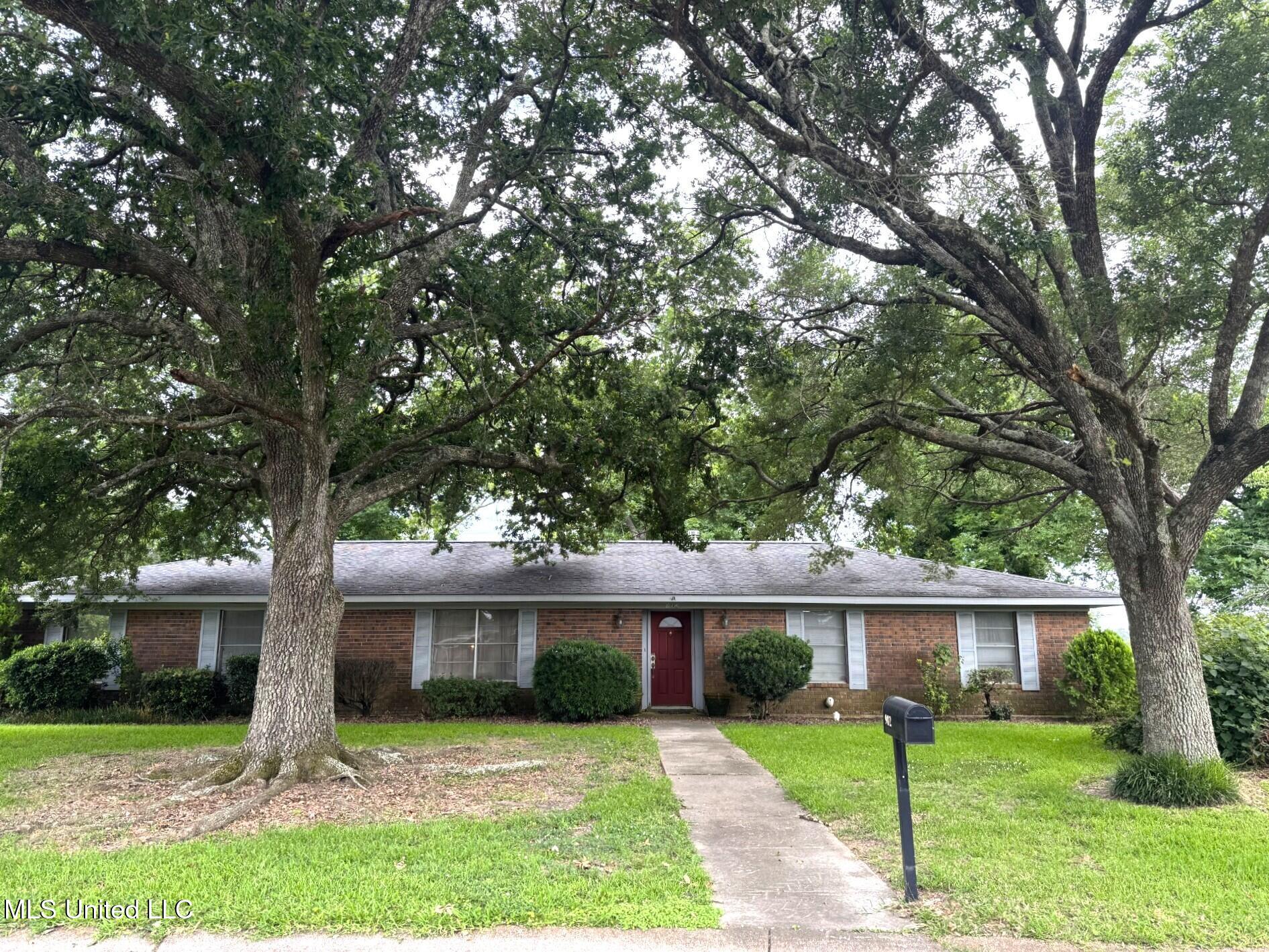 902 Myrtle Street Street