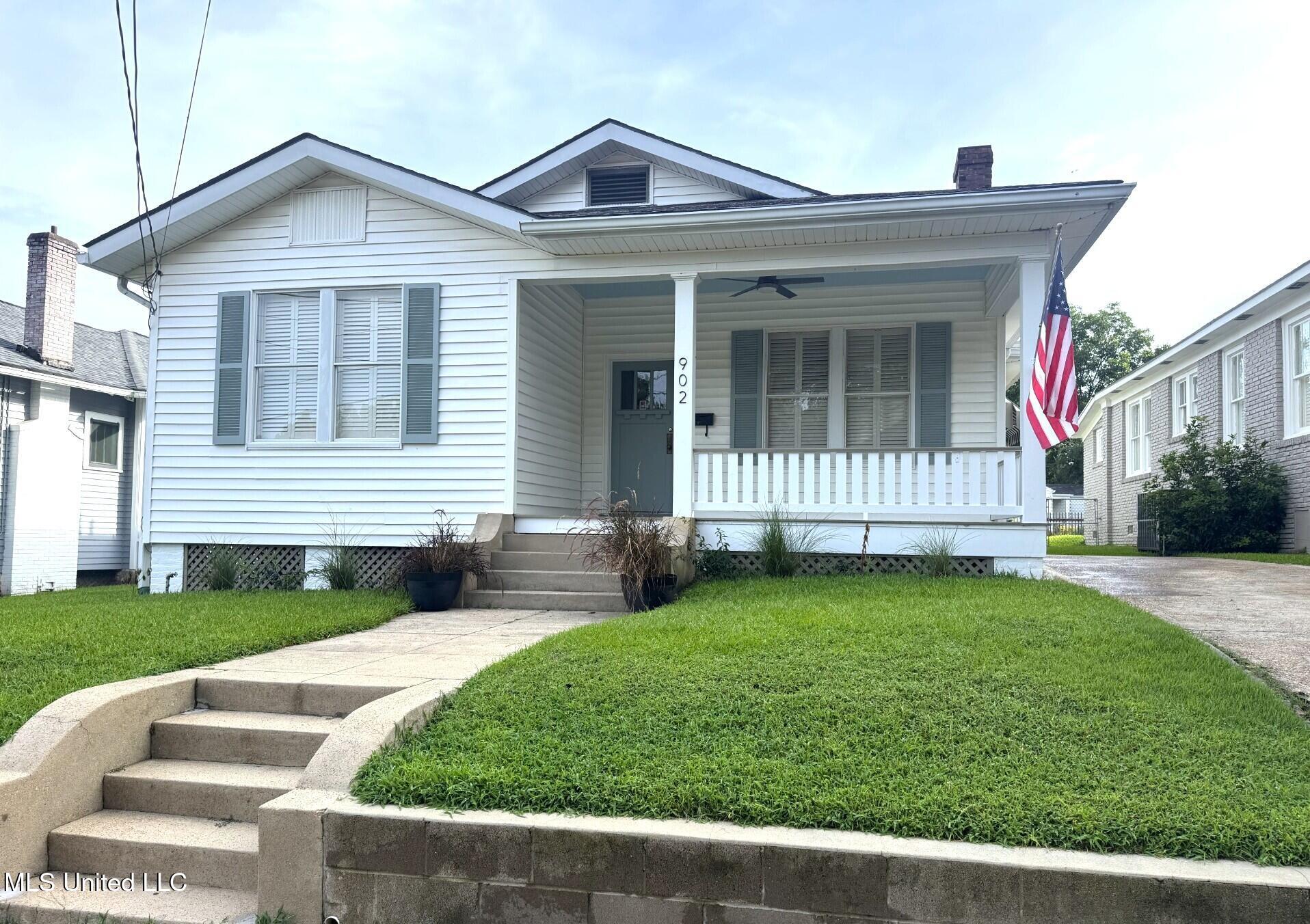 902 Washington Street