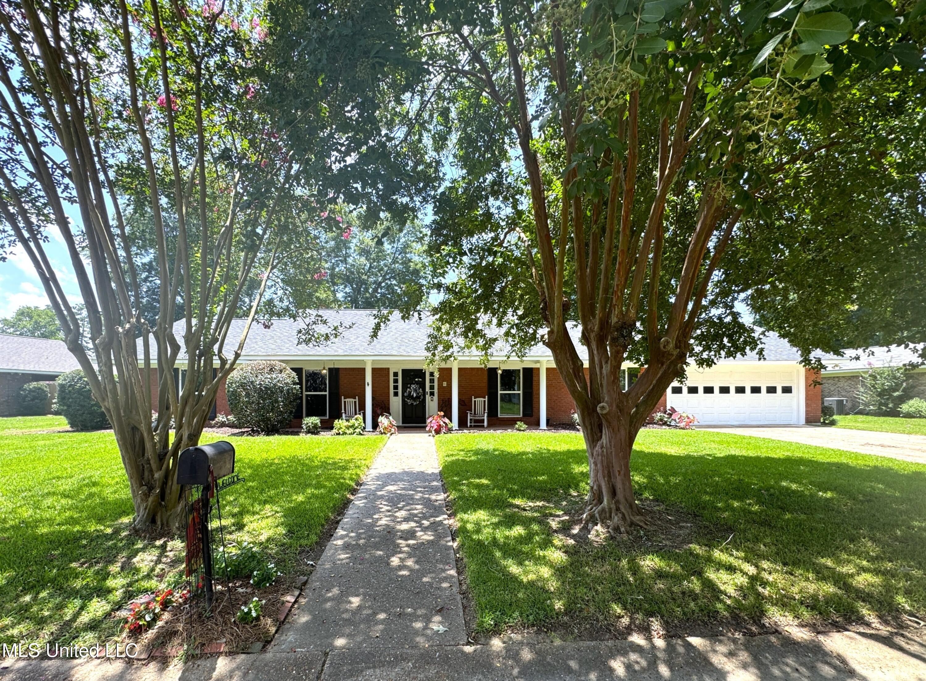 4 Sun Court