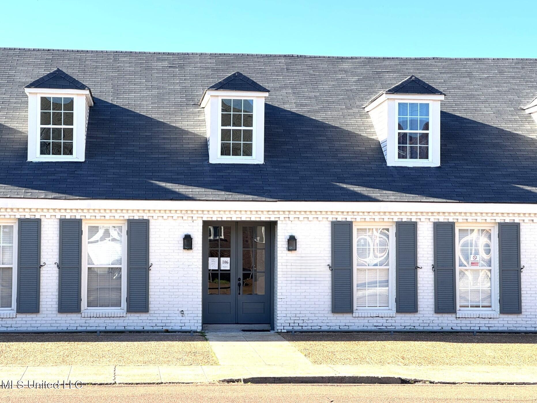 104 S Wall Street, Natchez