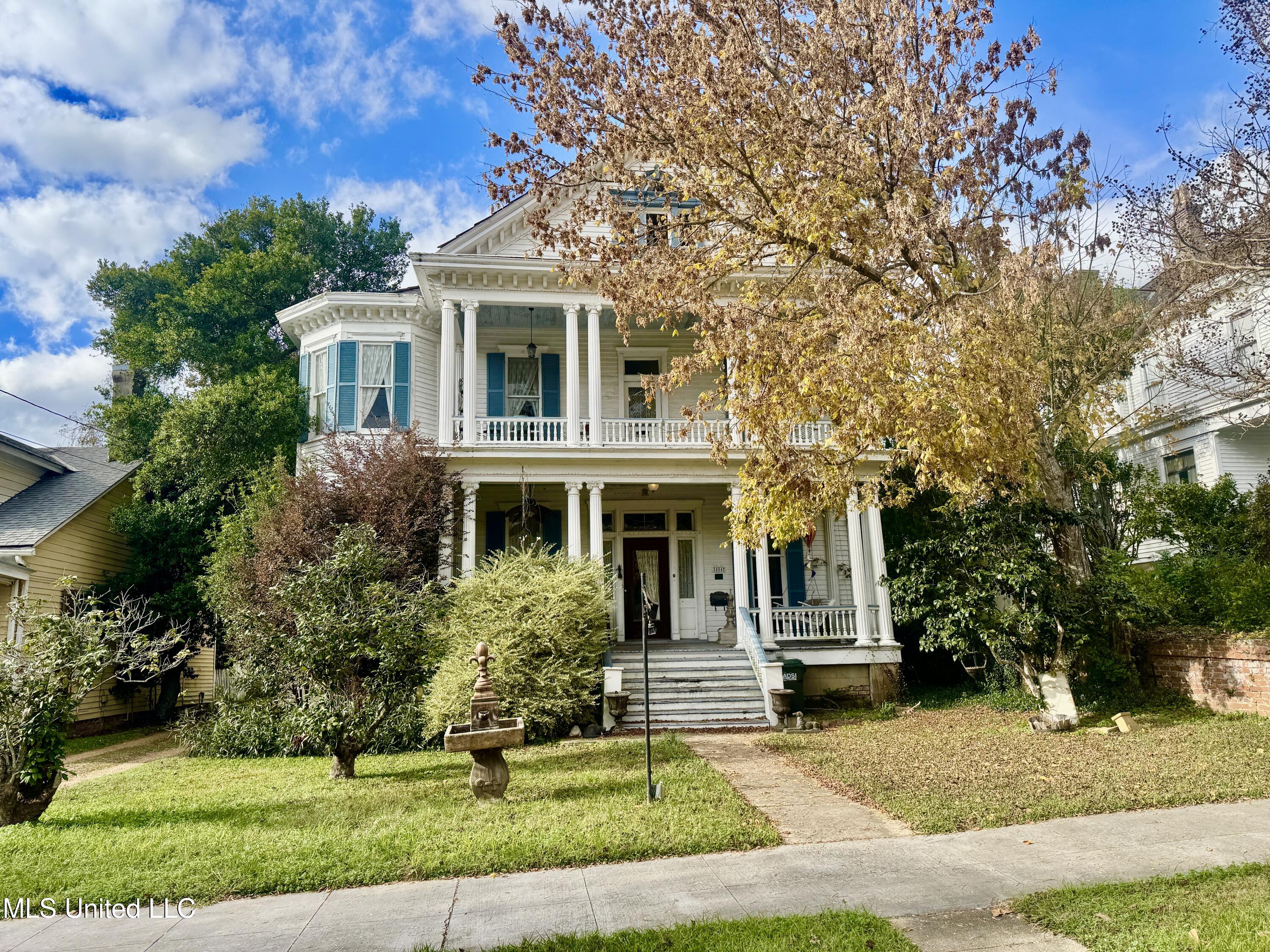 404 S Commerce Street