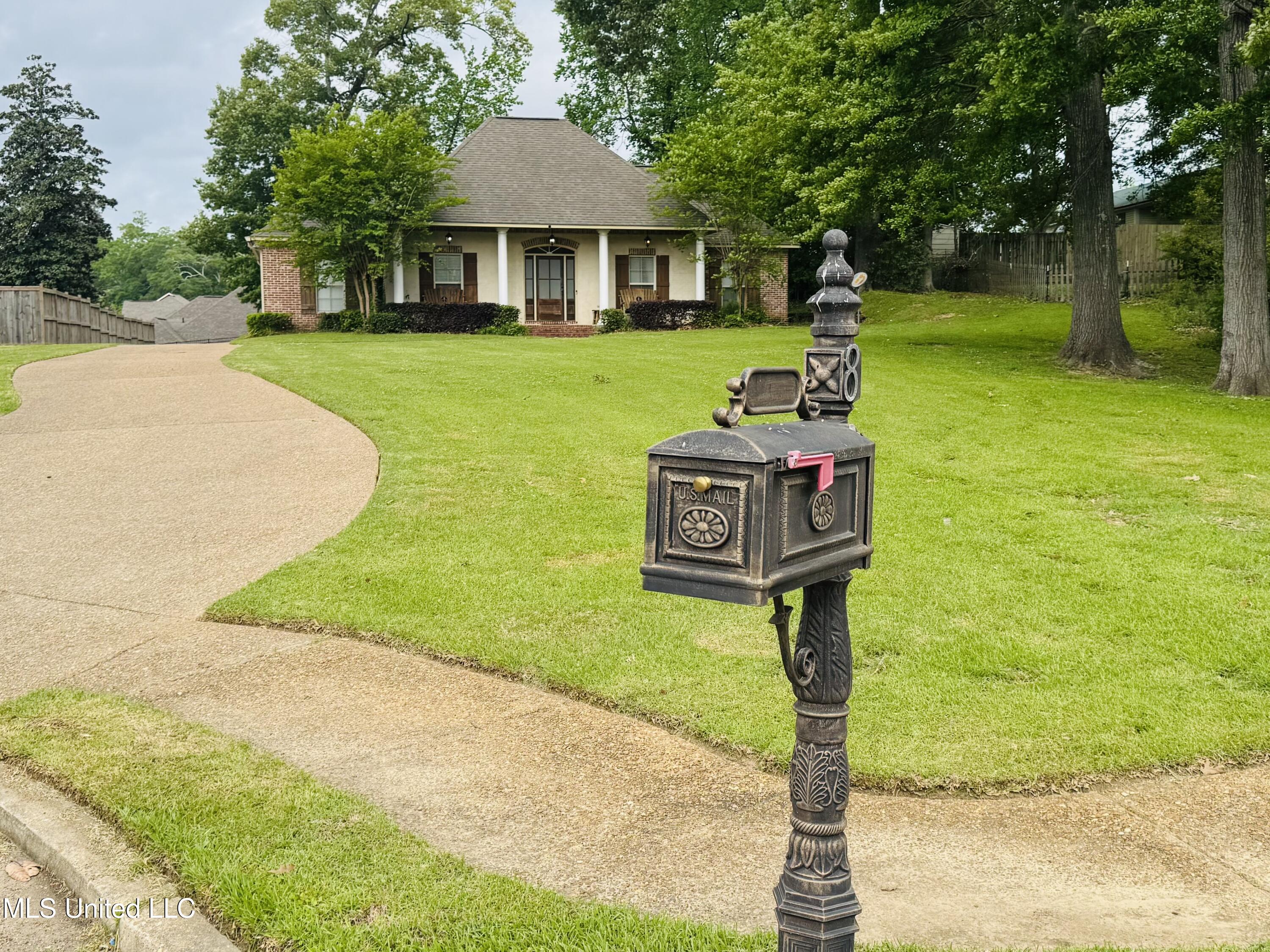 8 Audubon Place