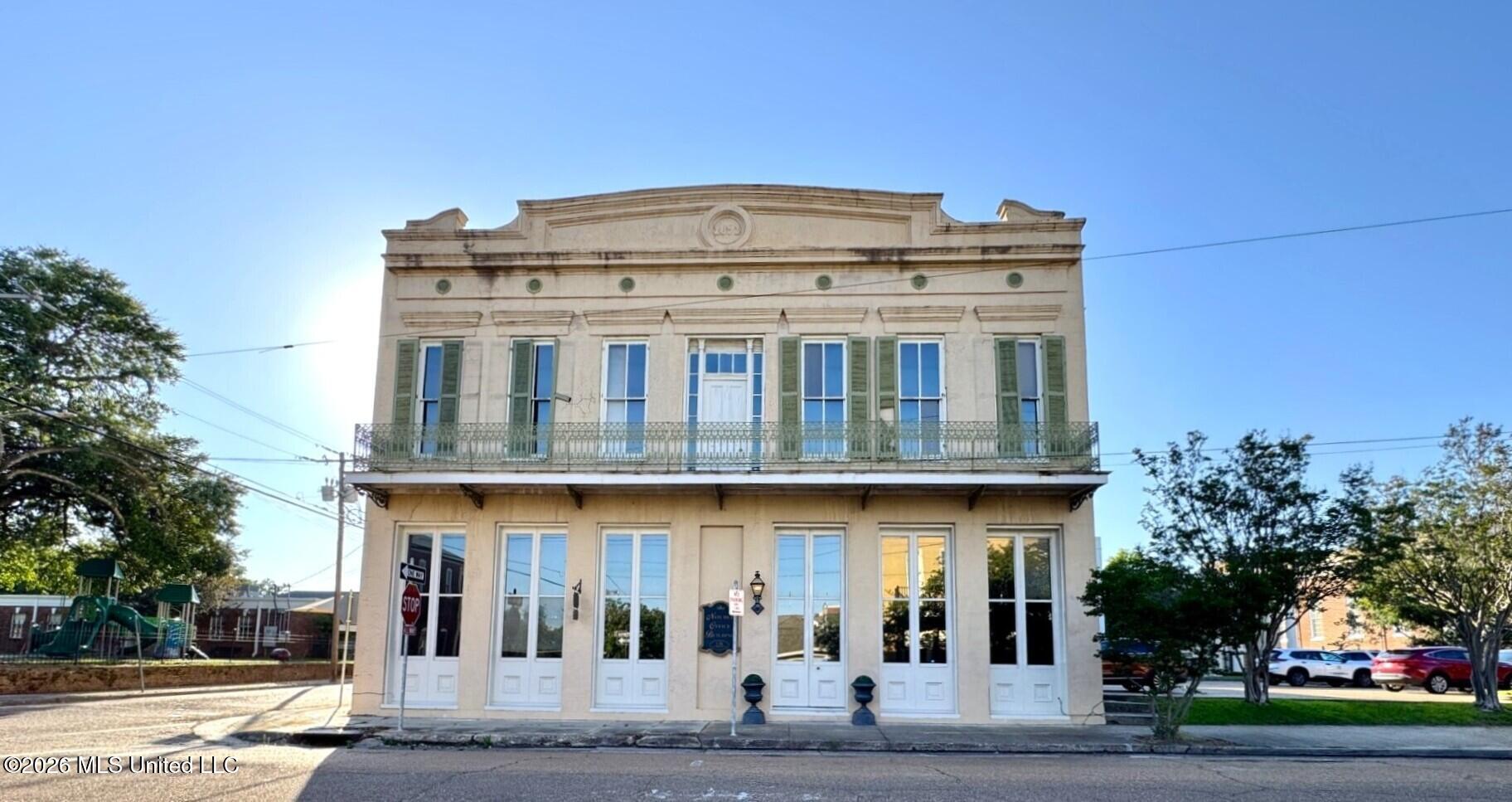 126 S Commerce Street