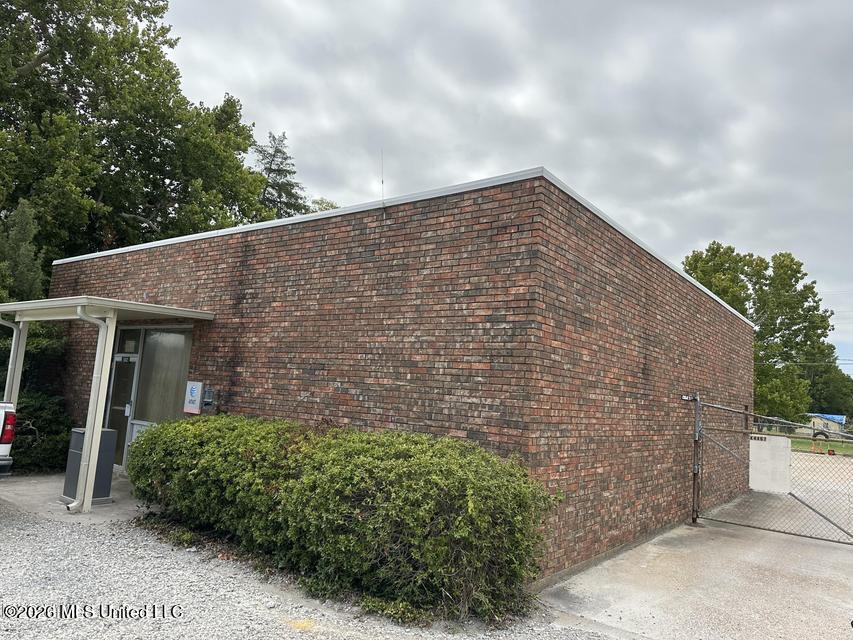 502 Mickey Gilley Avenue