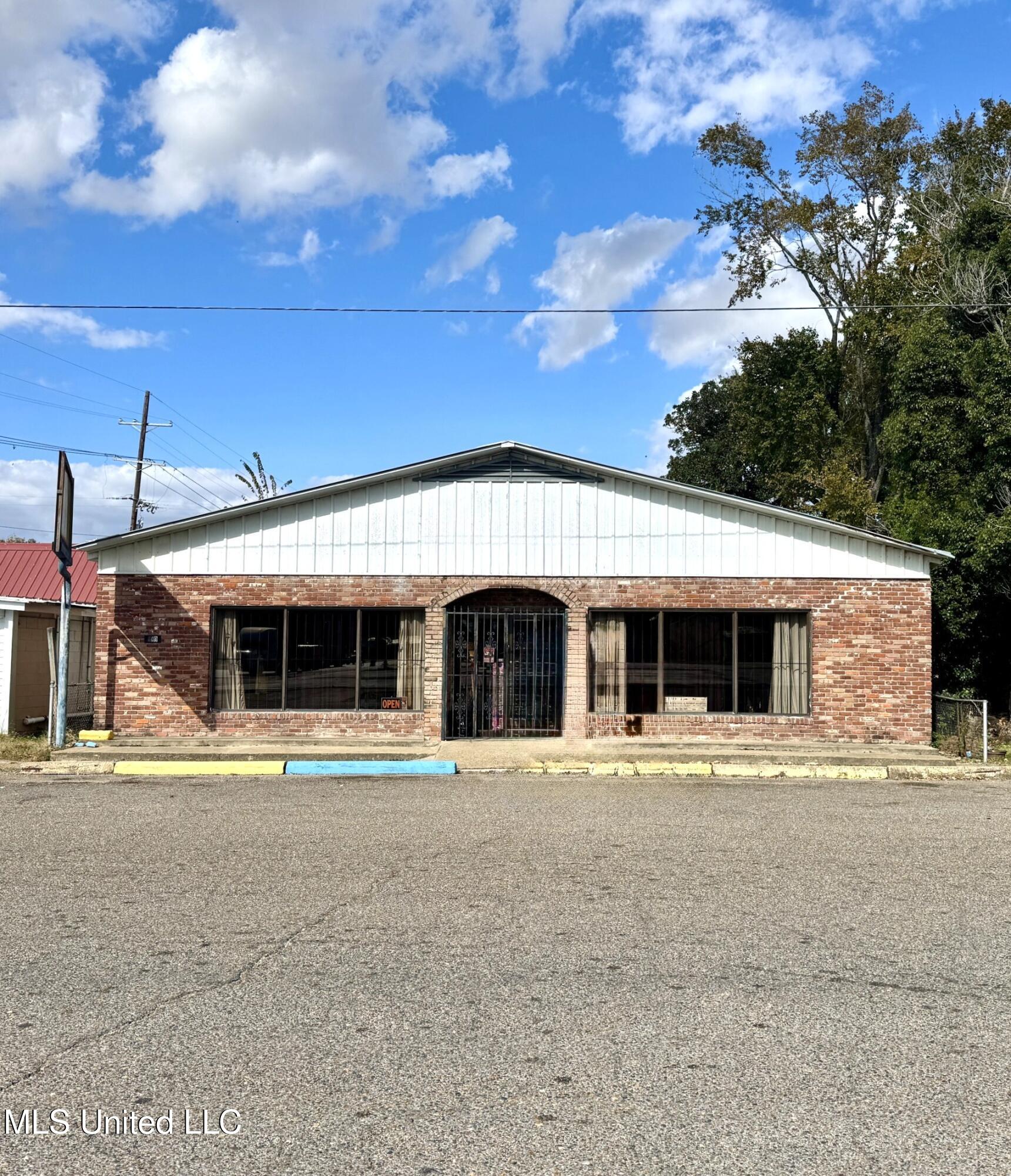 309 Mickey Gilley Avenue