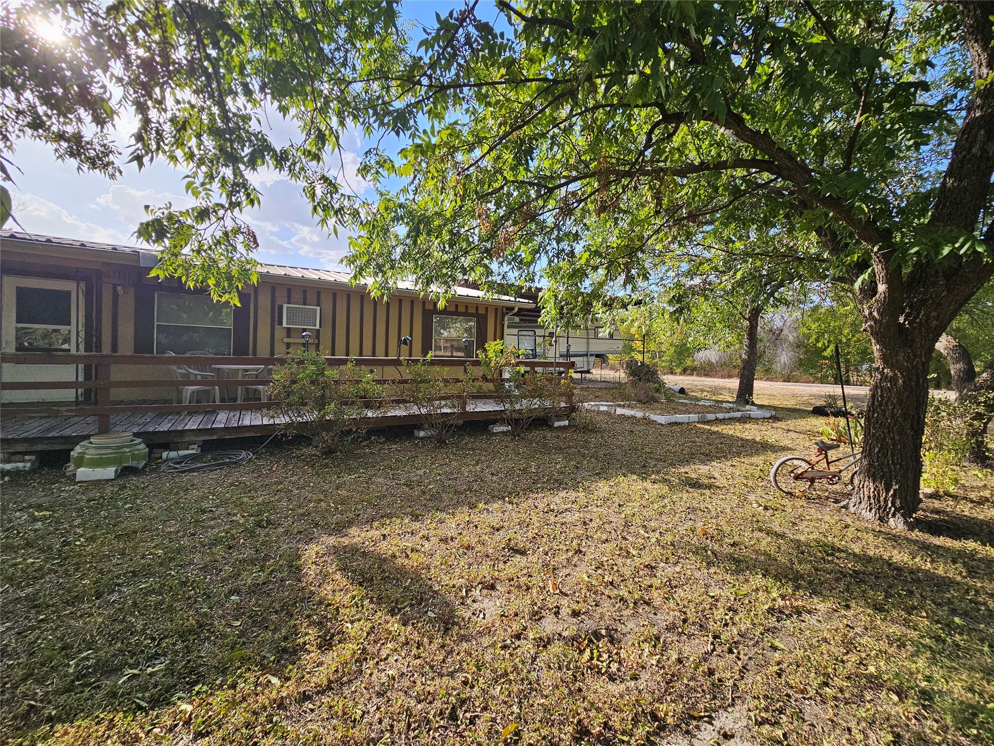 809 Hutchinson Street