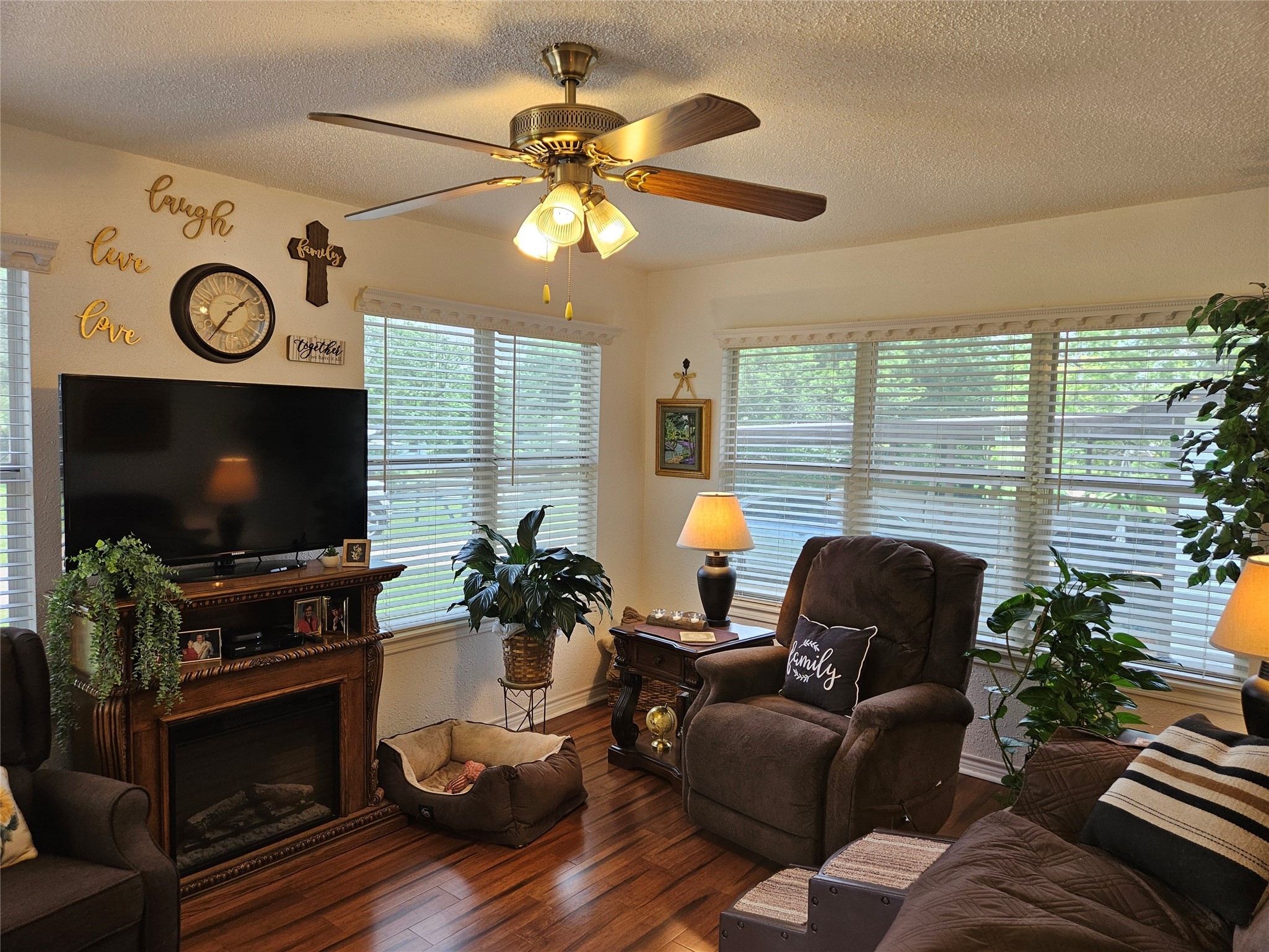 125 Private Road 1317