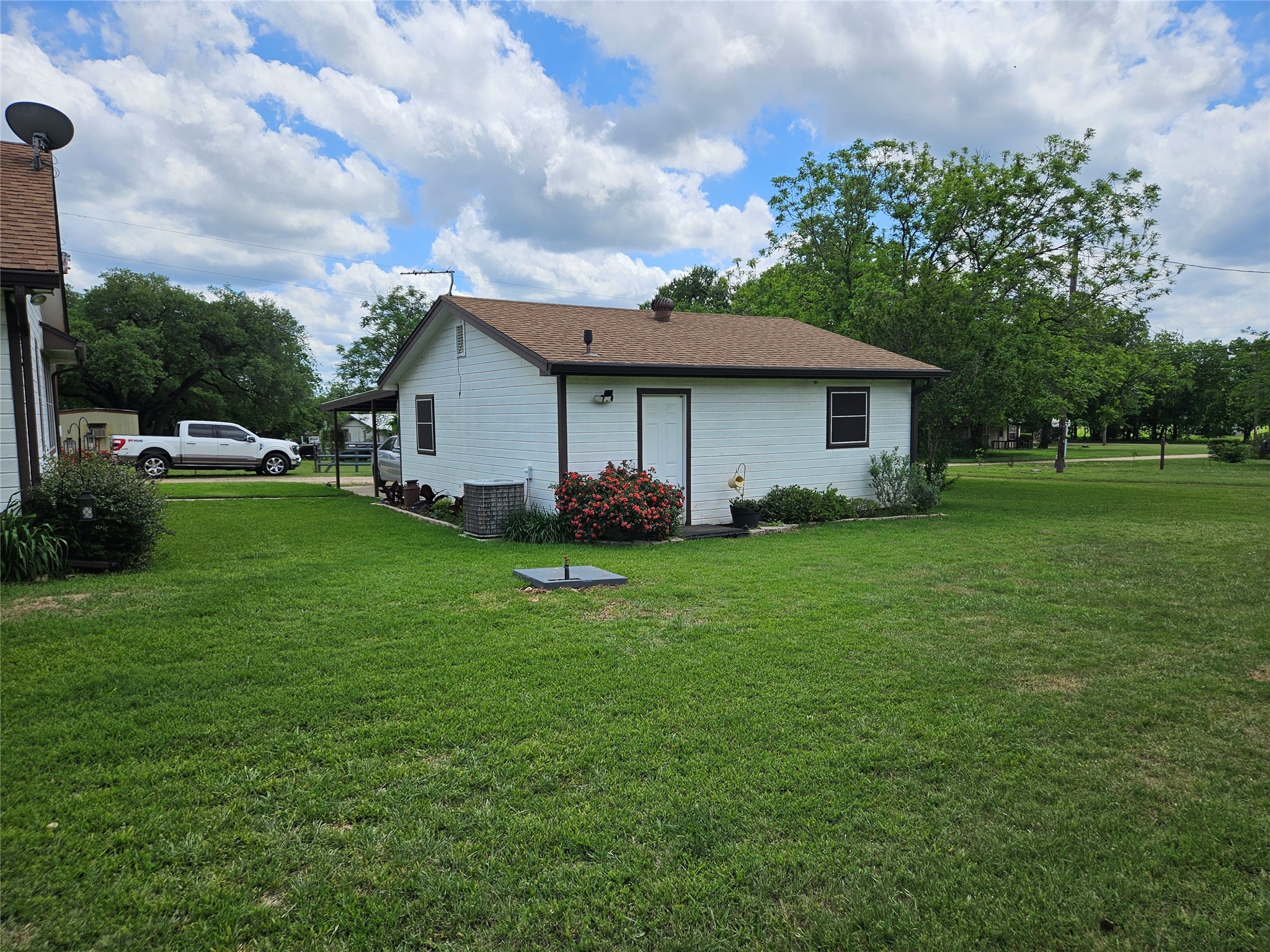 125 Private Road 1317