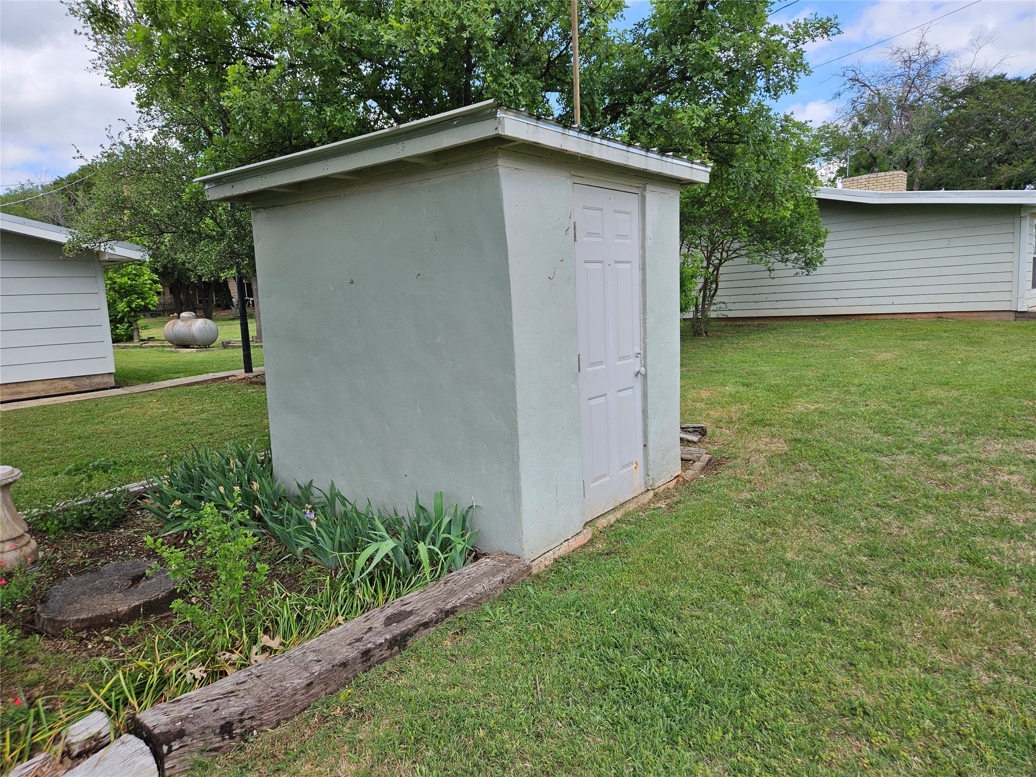 125 Private Road 1317