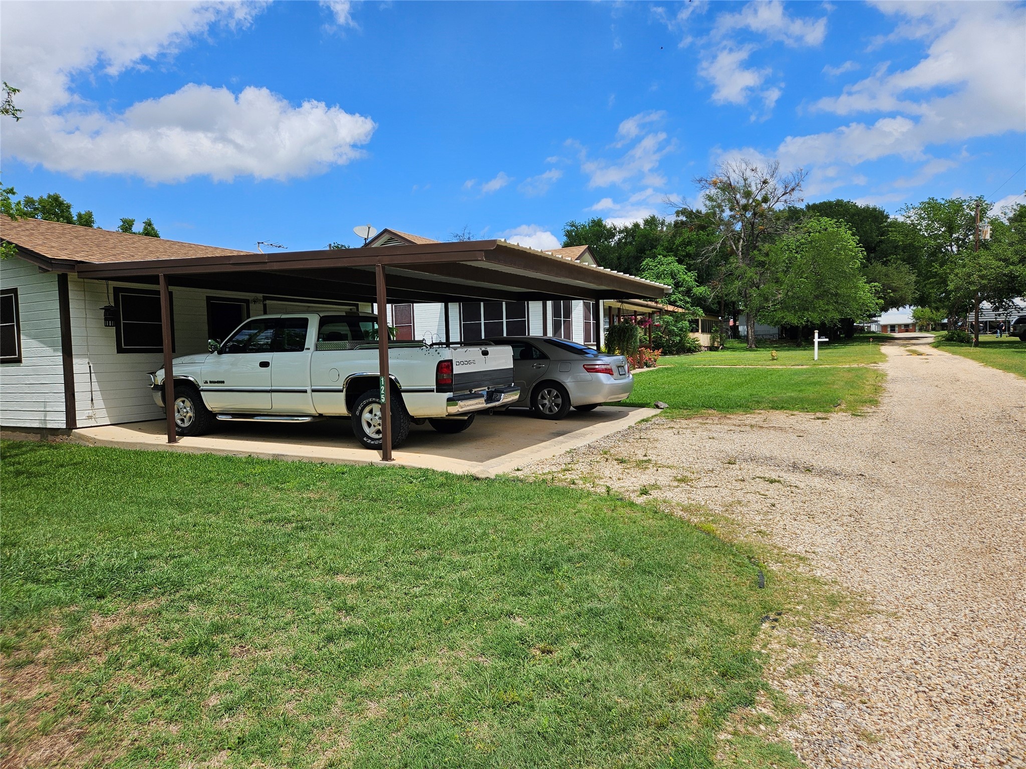 125 Private Road 1317