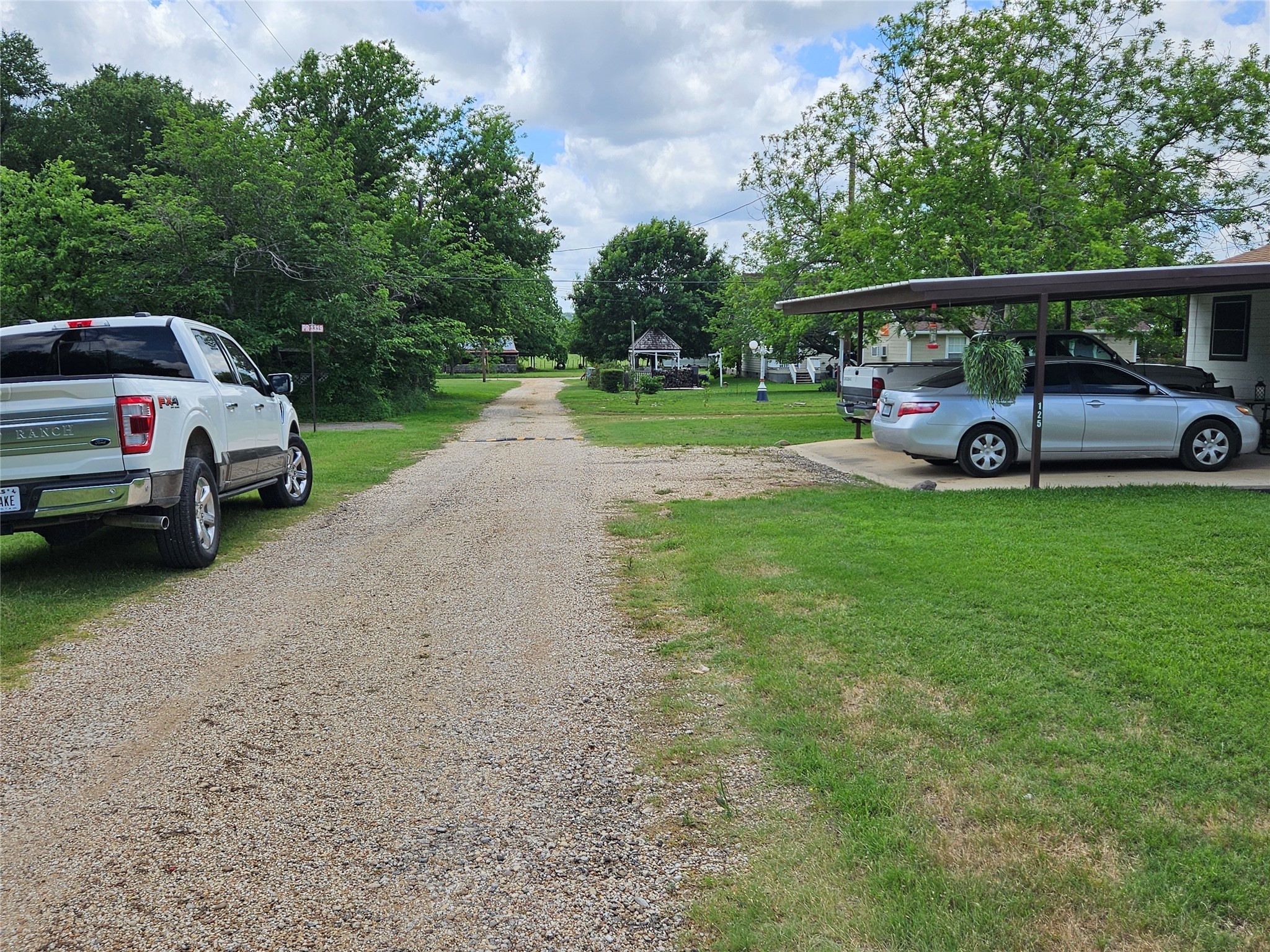 125 Private Road 1317