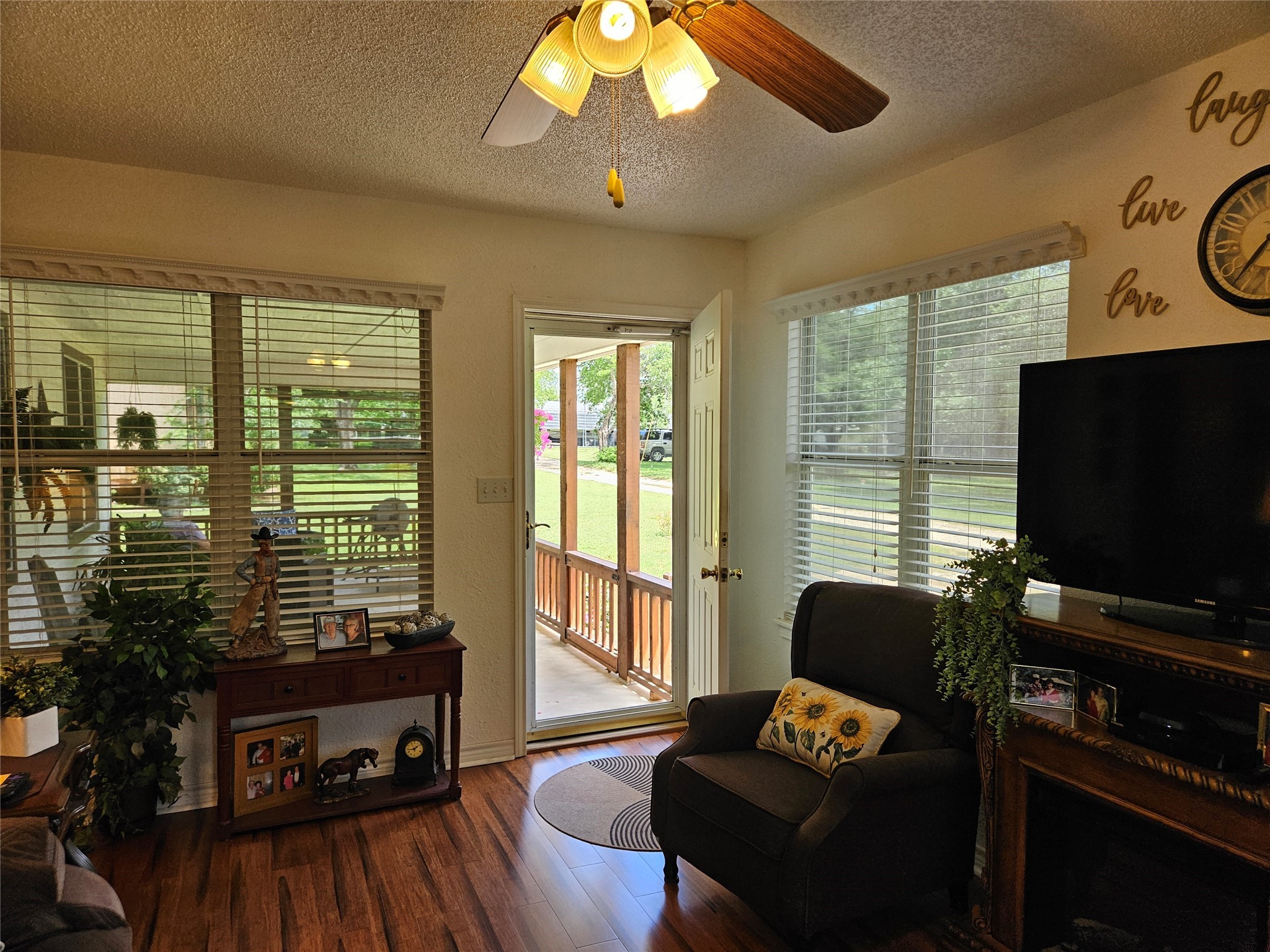 125 Private Road 1317