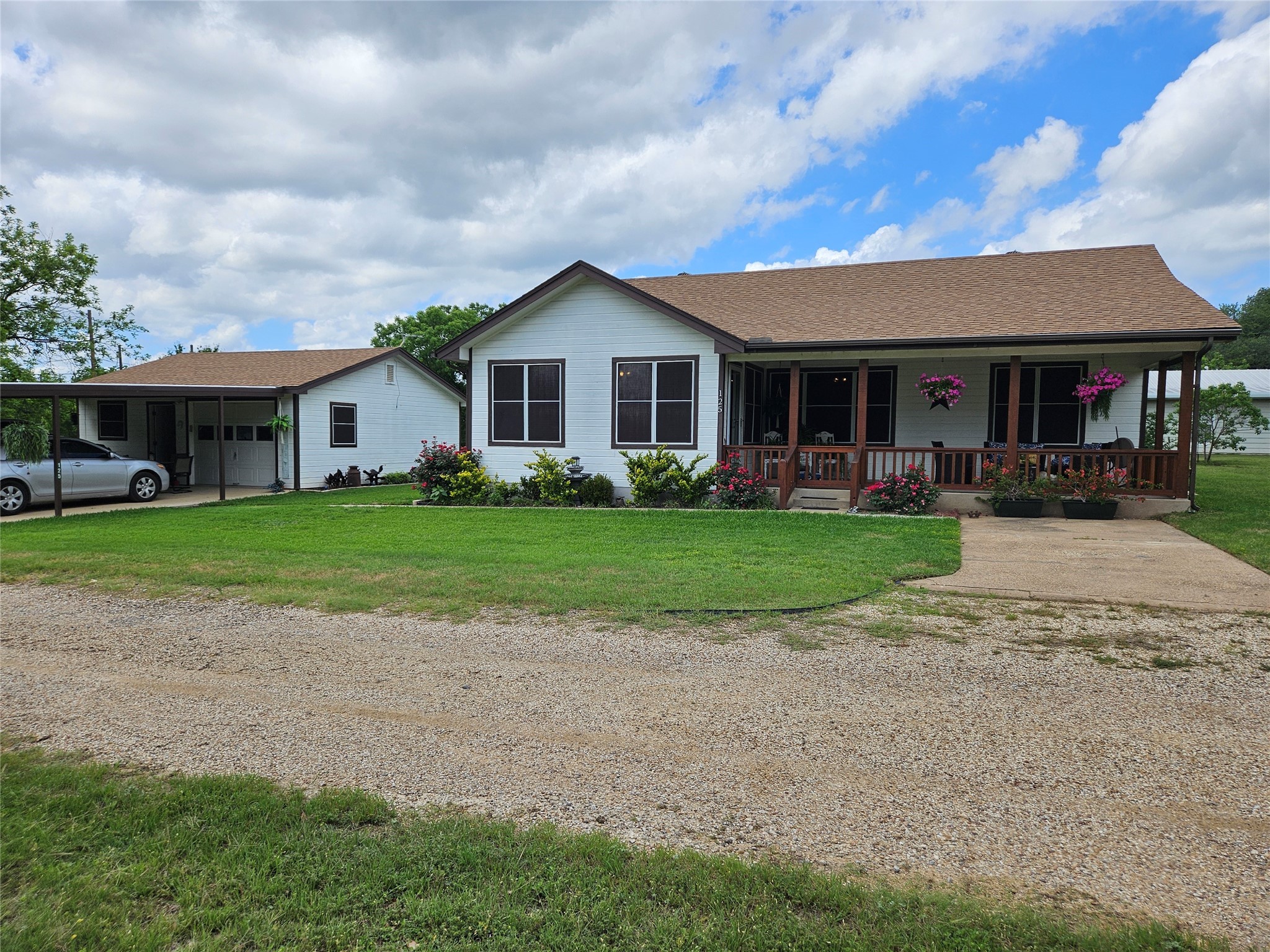 125 Private Road 1317