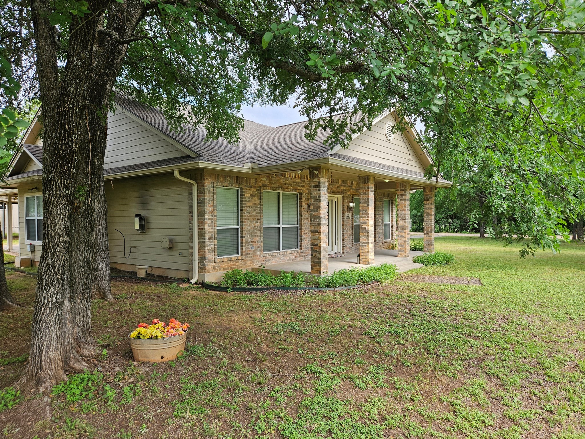 122 S Greenbriar Road