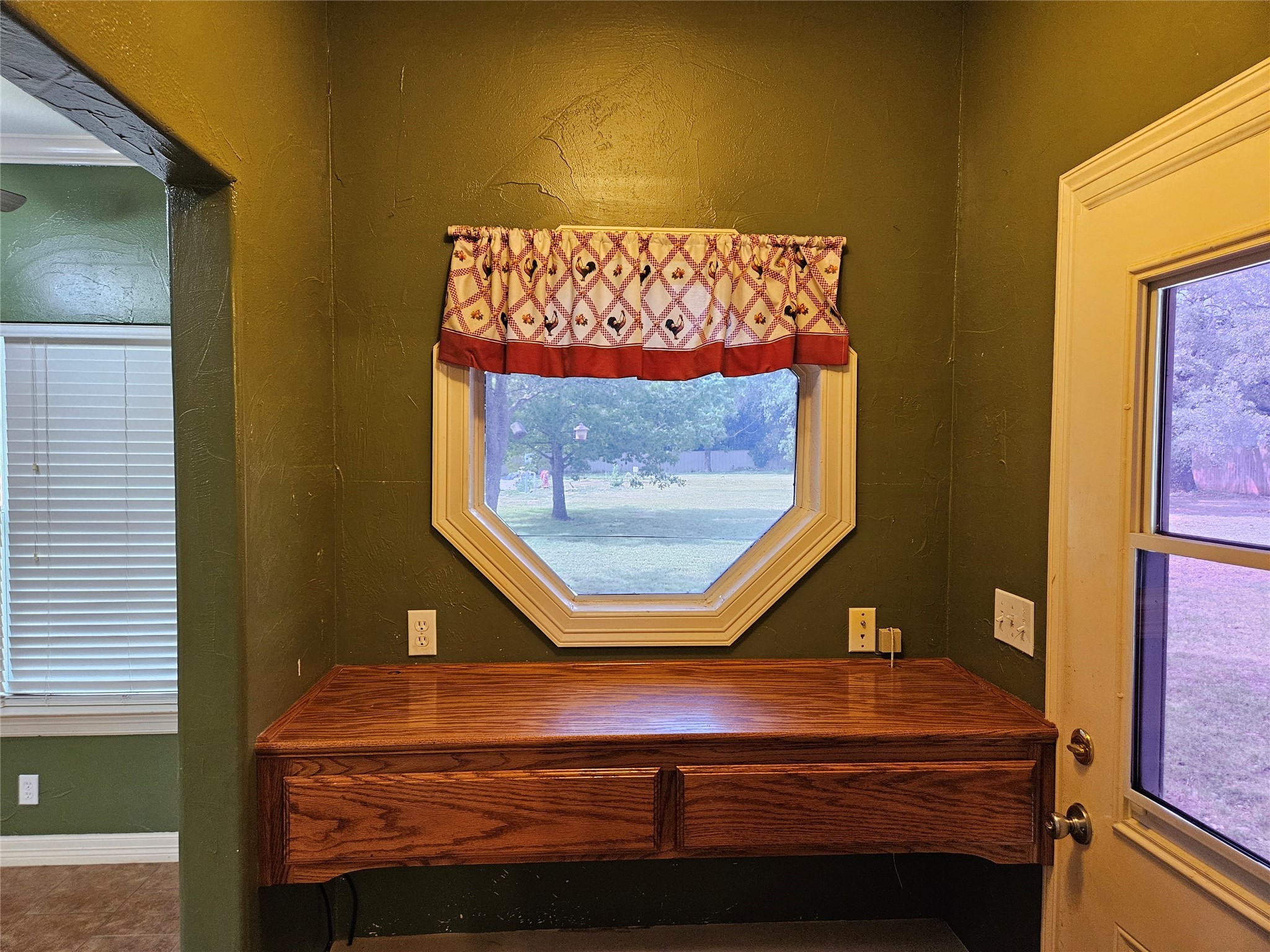 122 S Greenbriar Road