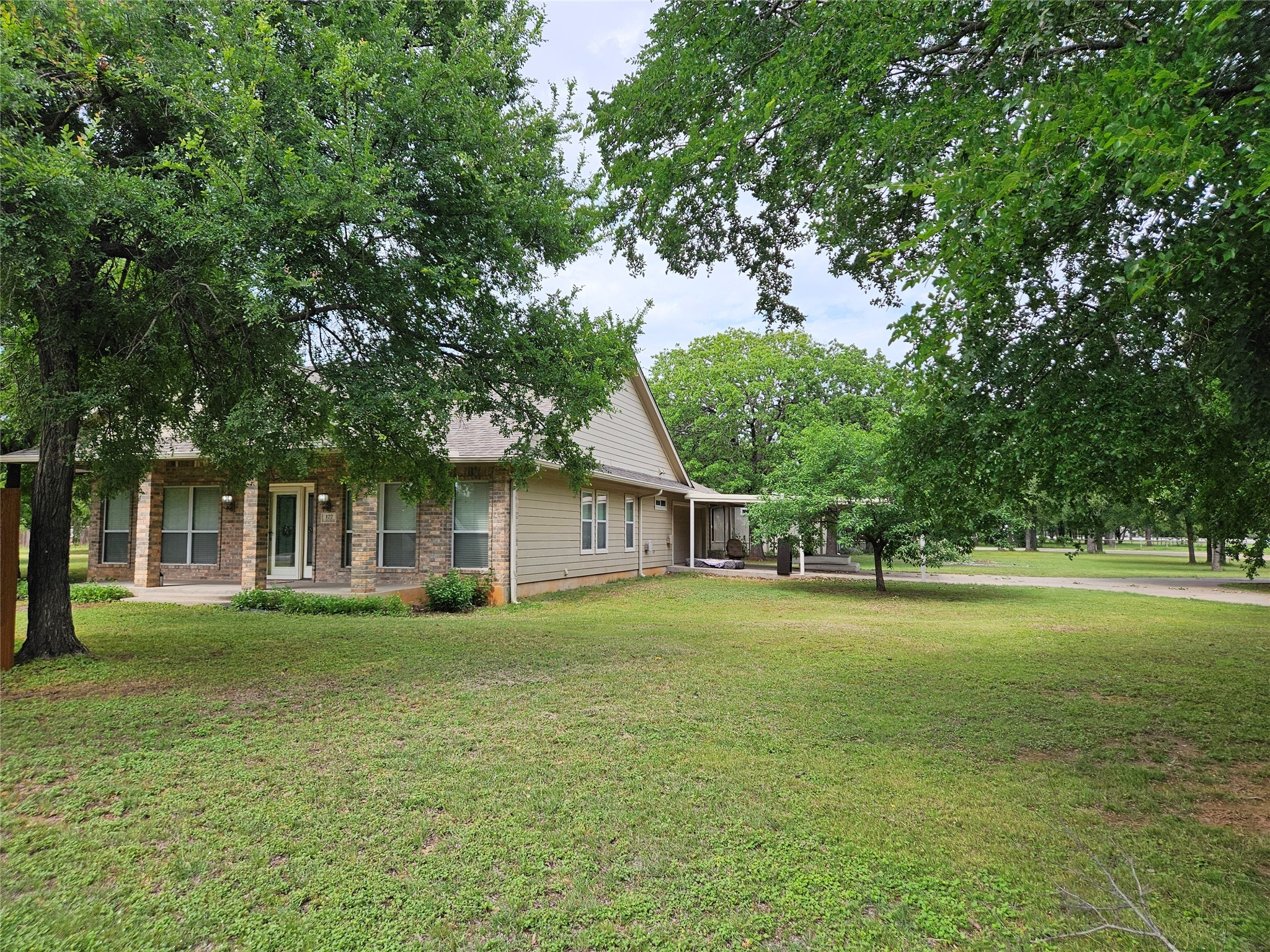 122 S Greenbriar Road