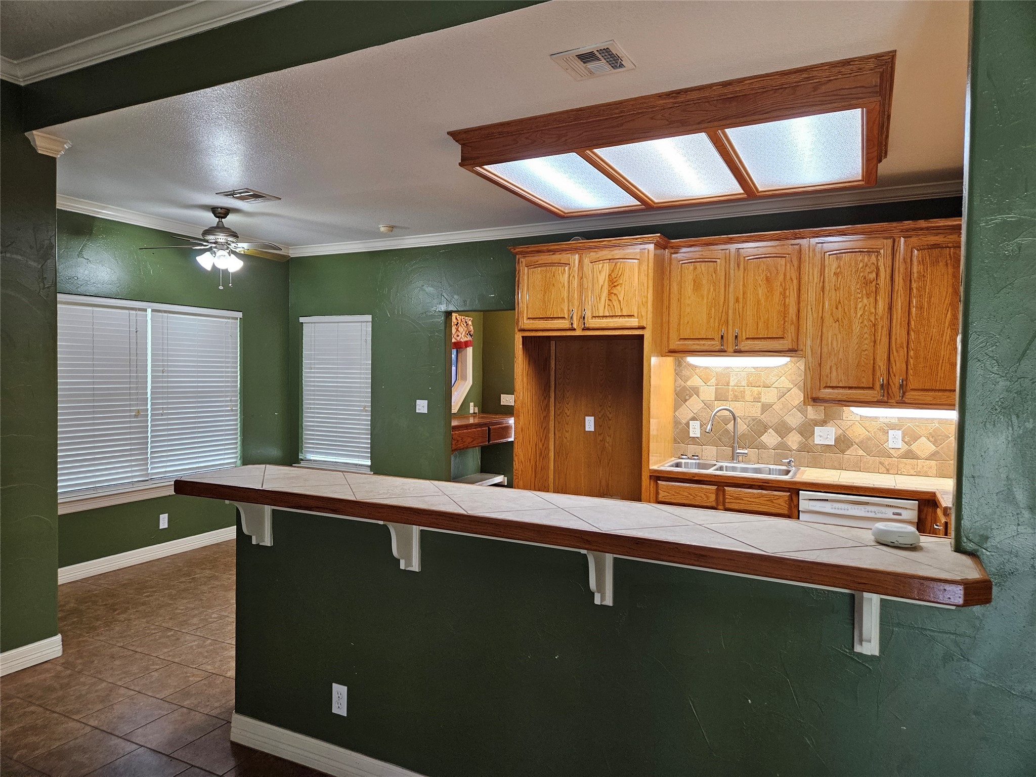 122 S Greenbriar Road