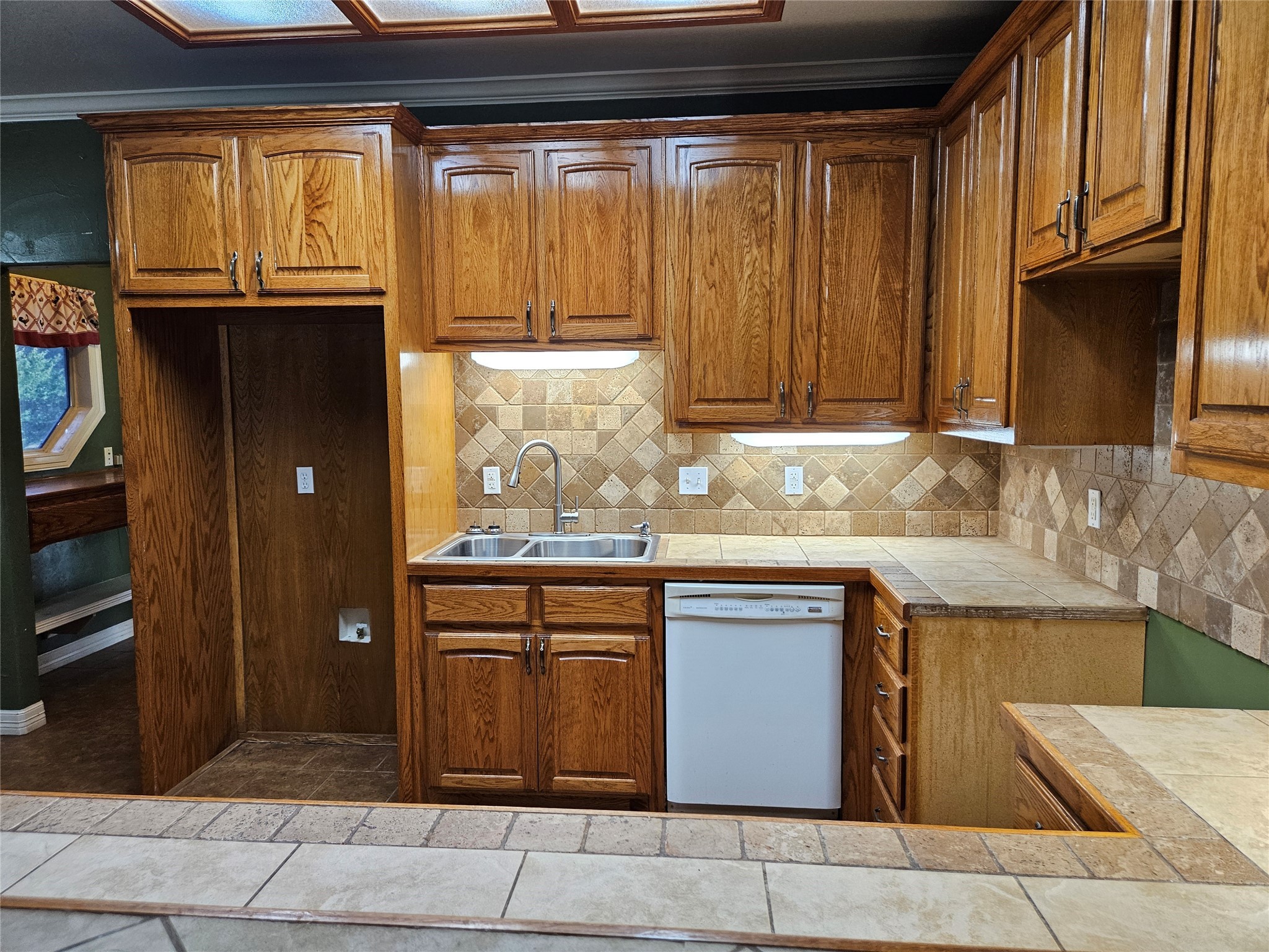 122 S Greenbriar Road