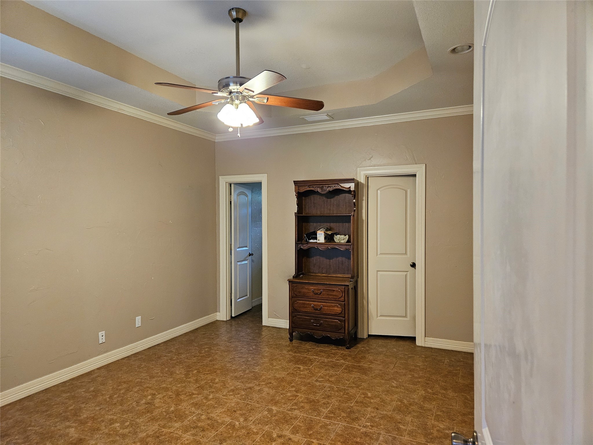 122 S Greenbriar Road