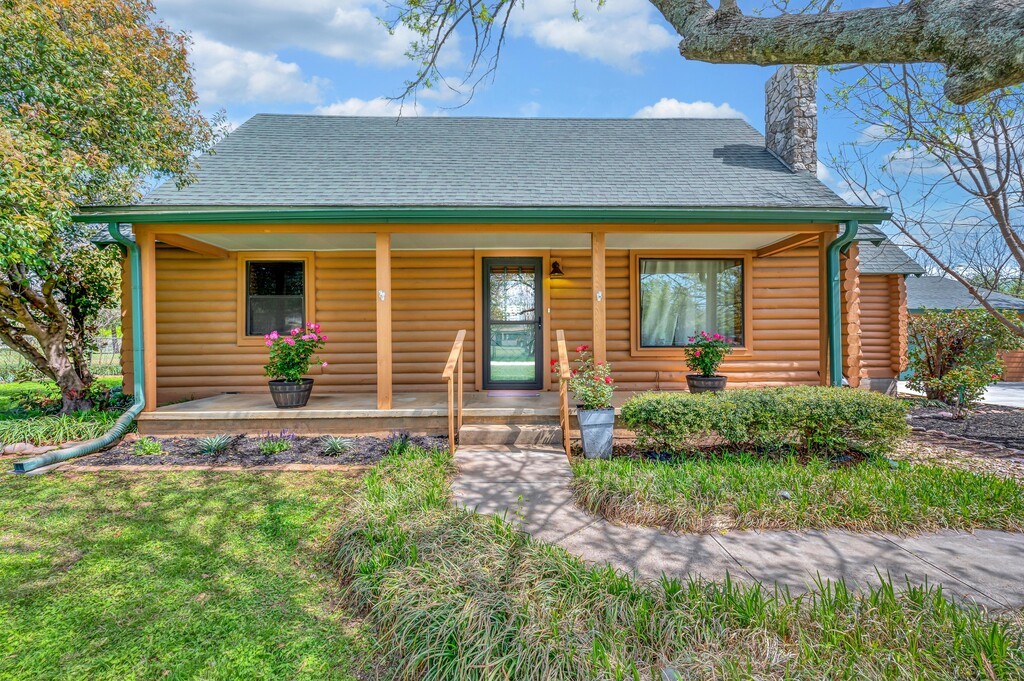 114 Quail Lake Drive W