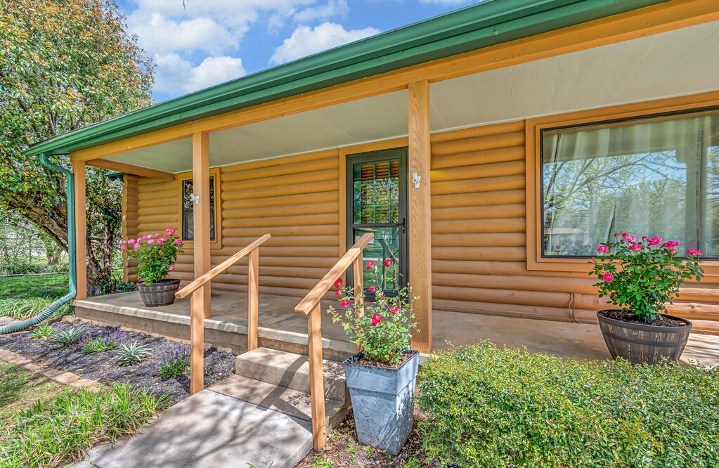 114 Quail Lake Drive W