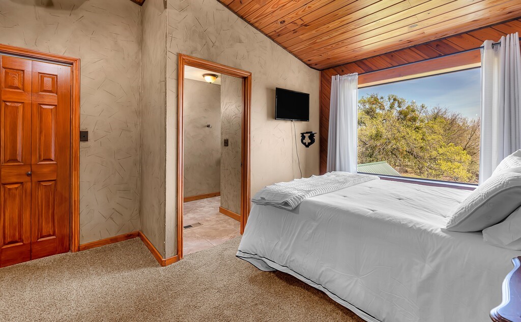 114 Quail Lake Drive W