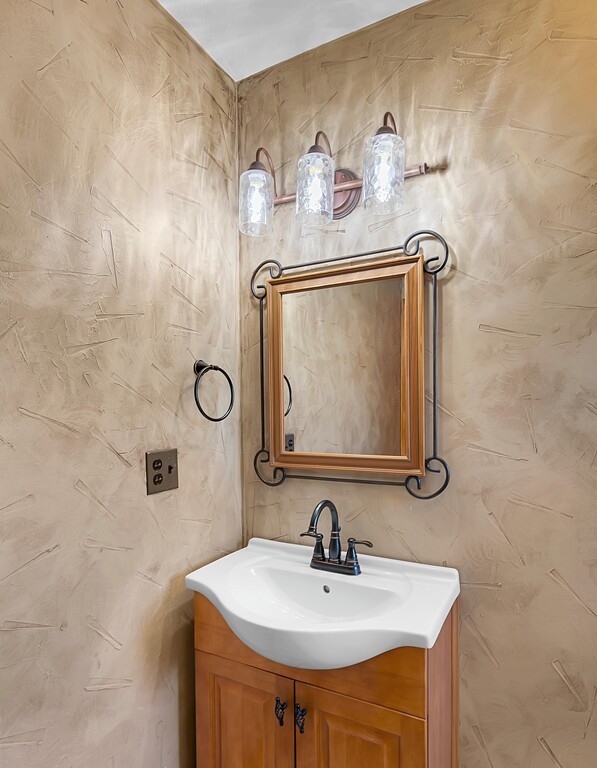 114 Quail Lake Drive W