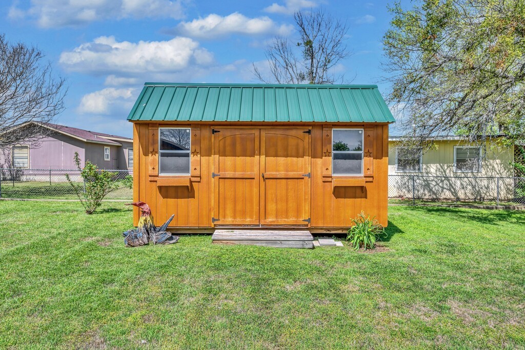 114 Quail Lake Drive W