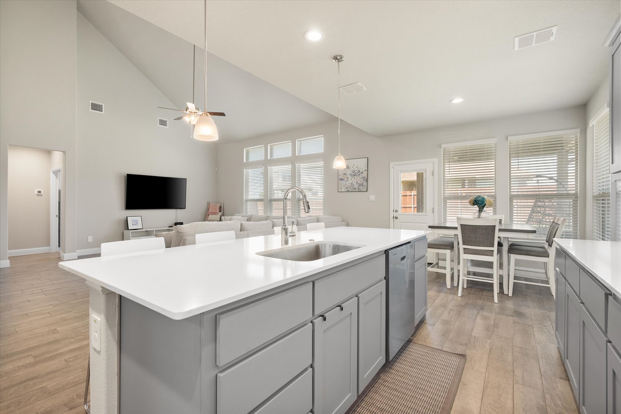 6037 Kansas Trail