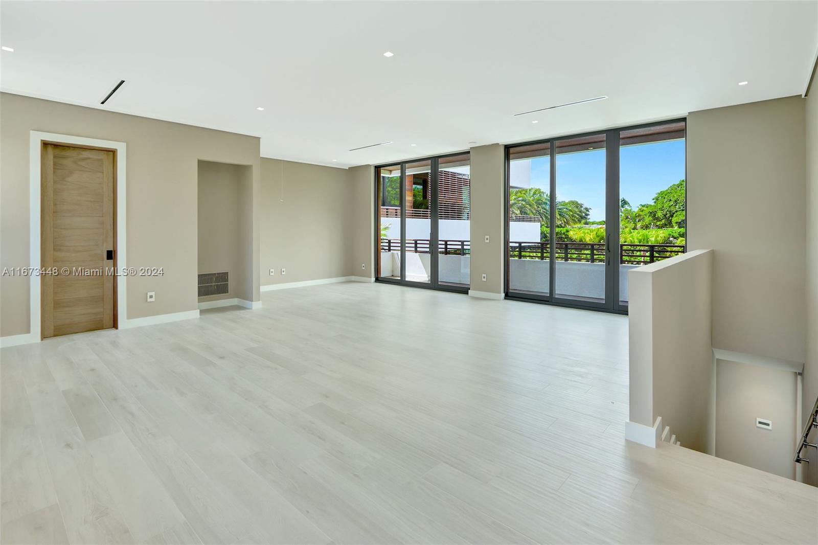 9860 NE 5th Avenue Rd