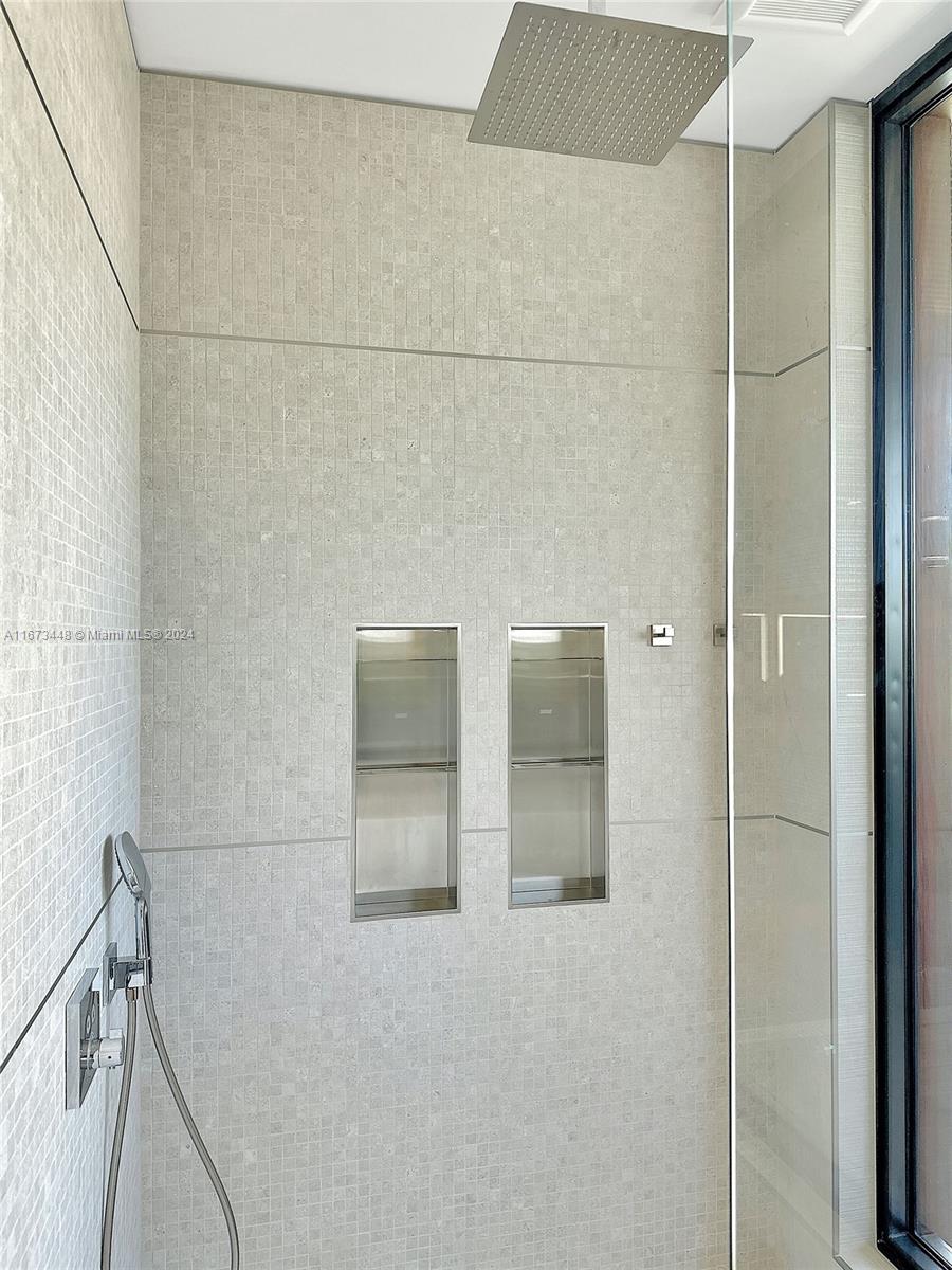 9860 NE 5th Avenue Rd