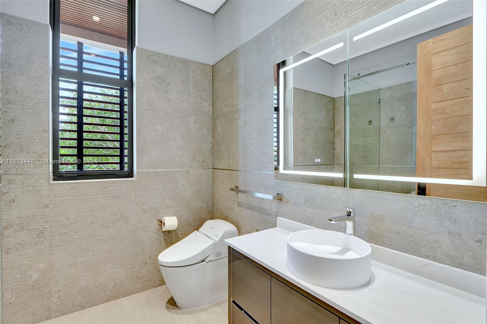 9860 NE 5th Avenue Rd