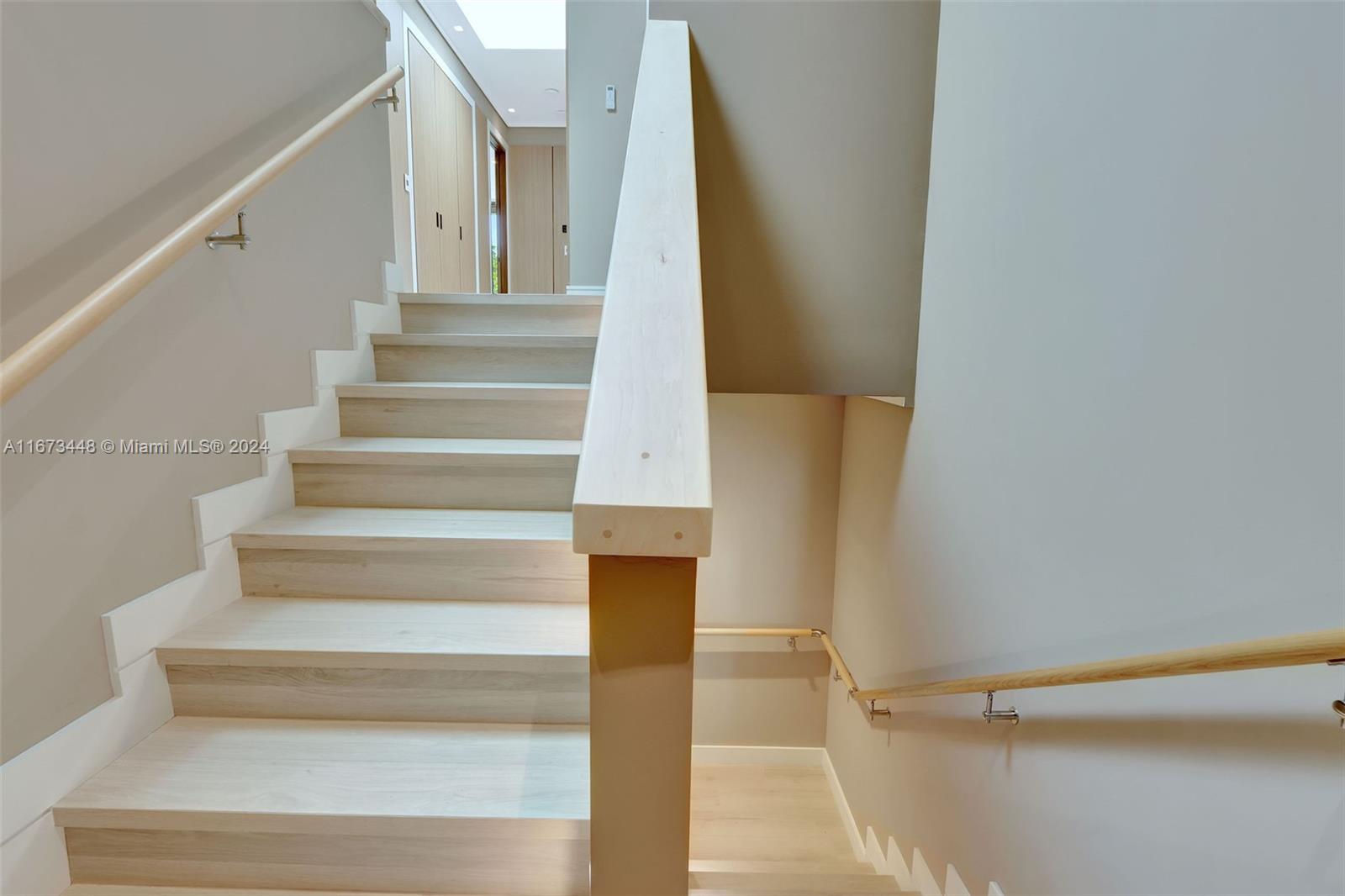 9860 NE 5th Avenue Rd