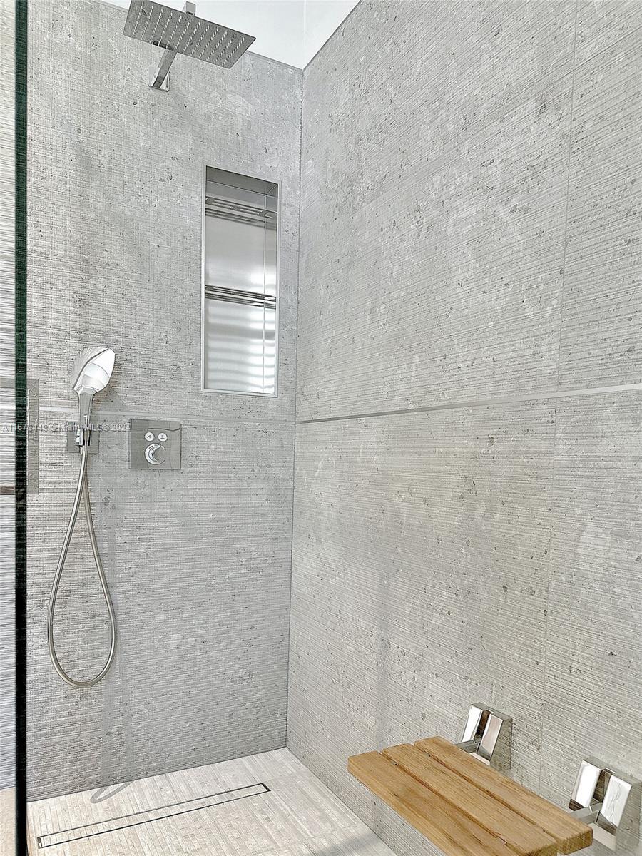 9860 NE 5th Avenue Rd