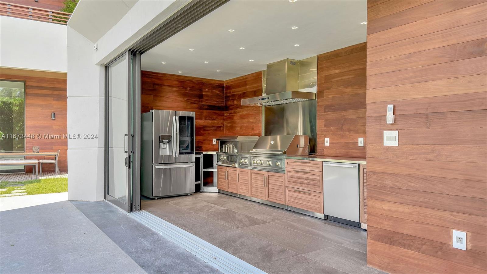 9860 NE 5th Avenue Rd