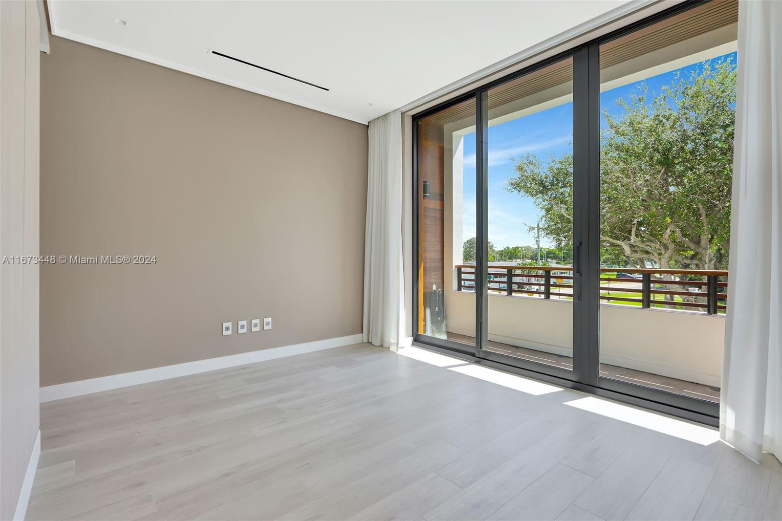 9860 NE 5th Avenue Rd