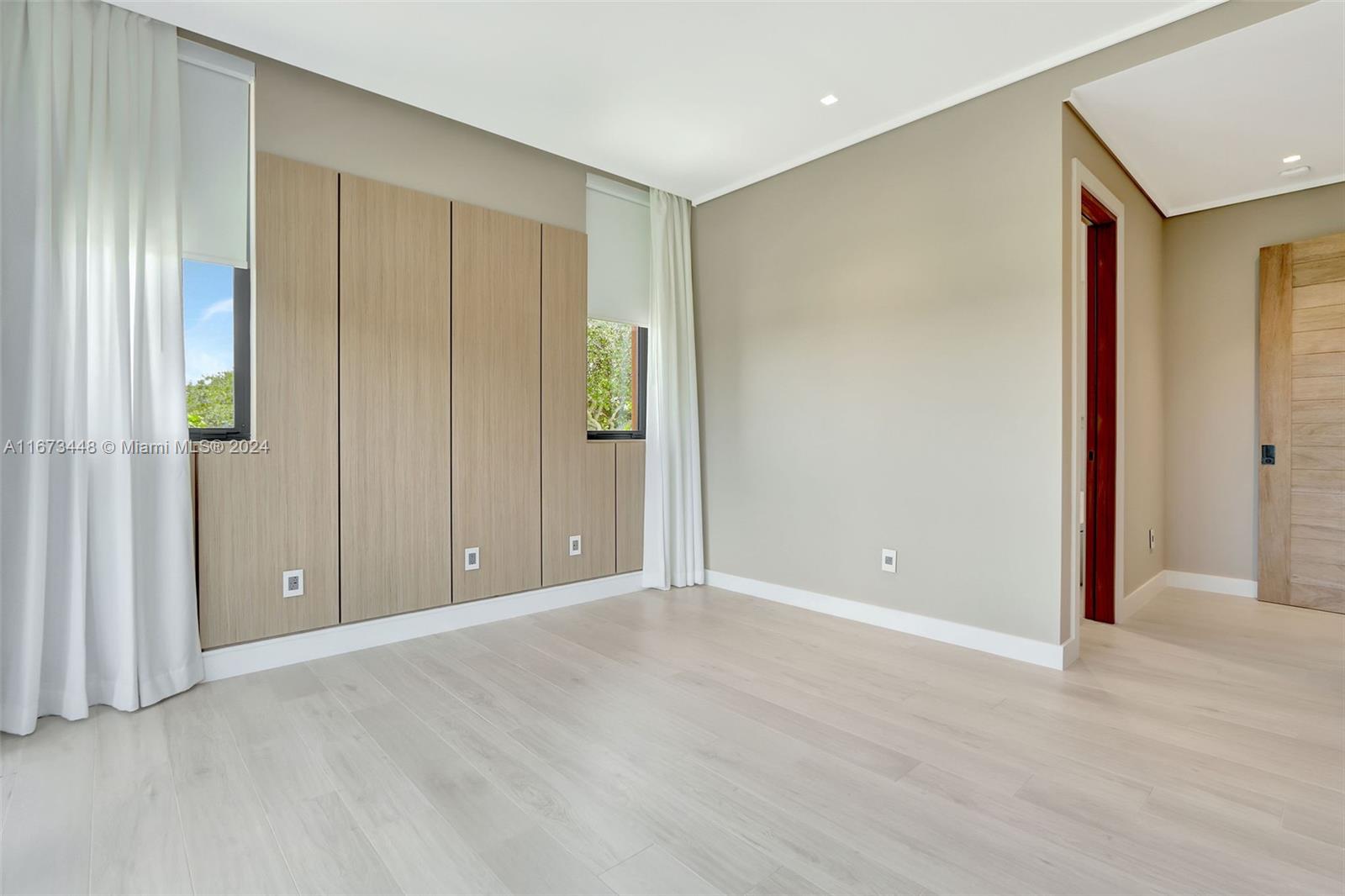 9860 NE 5th Avenue Rd