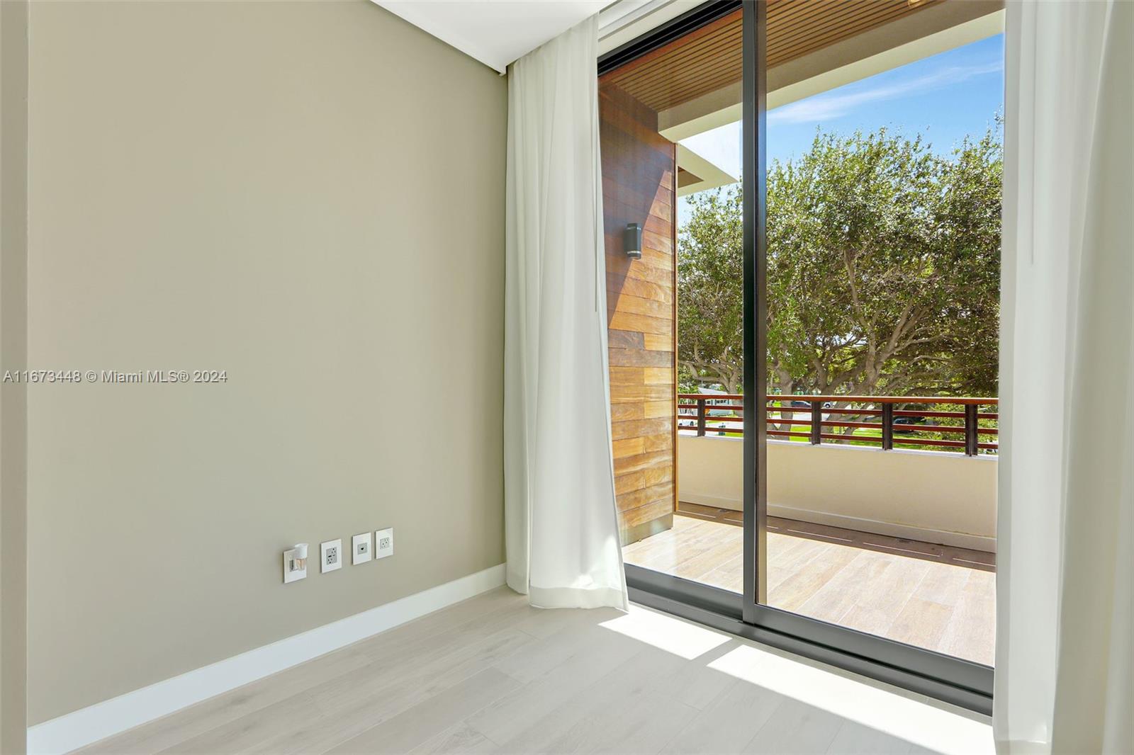 9860 NE 5th Avenue Rd