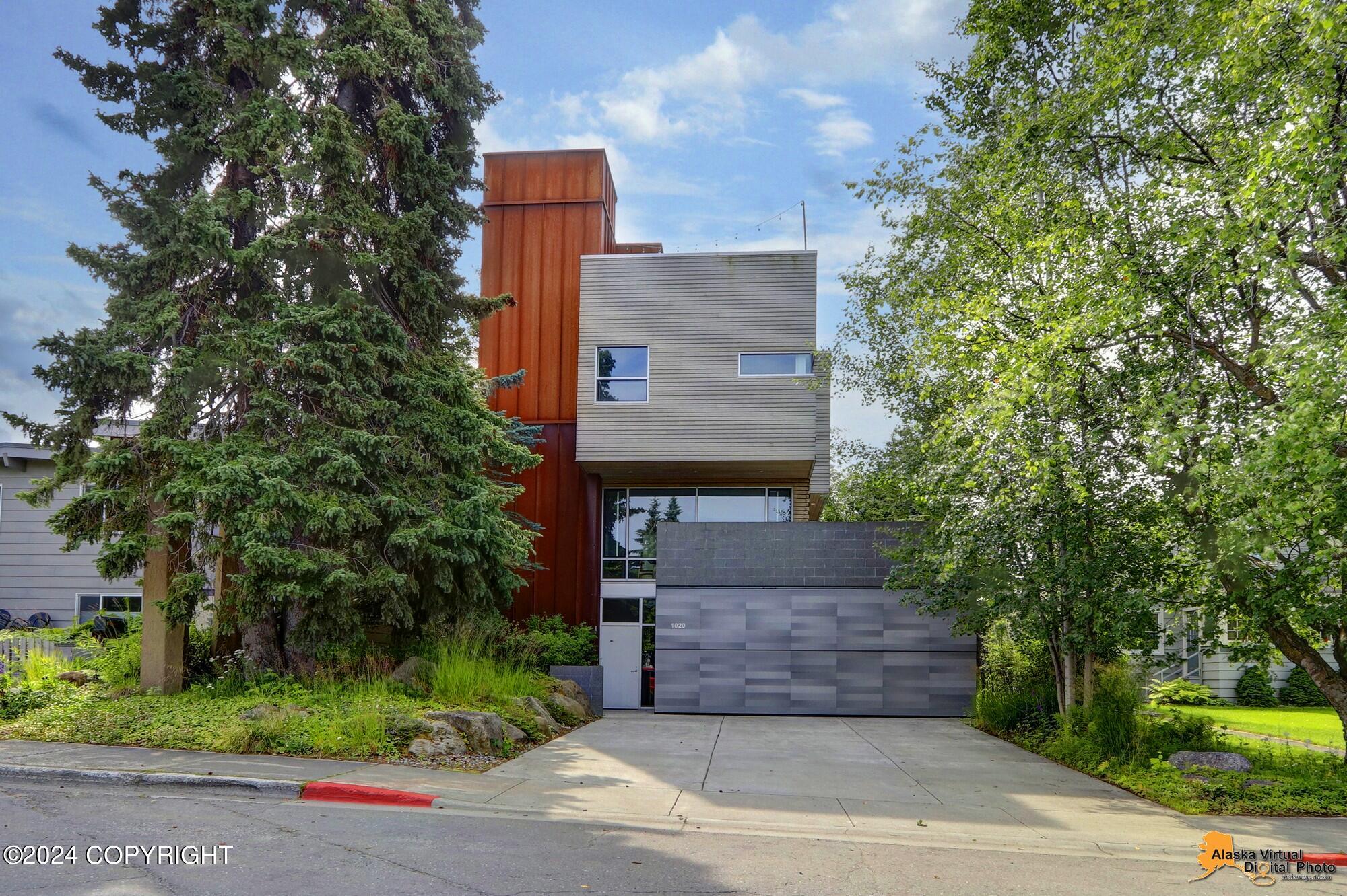 1020 W 10th Avenue
